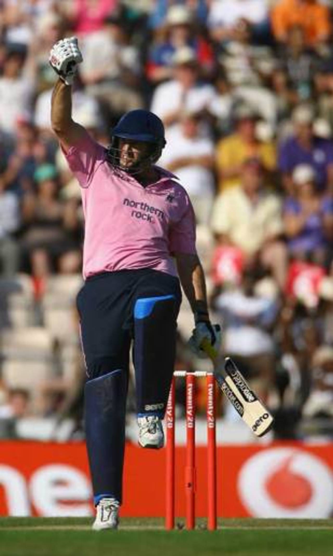 Tyron Henderson celebrates Middlesex's thumping victory, Durham v Middlesex, 2nd Twenty20 semi-final, The Rose Bowl, July 26, 2008