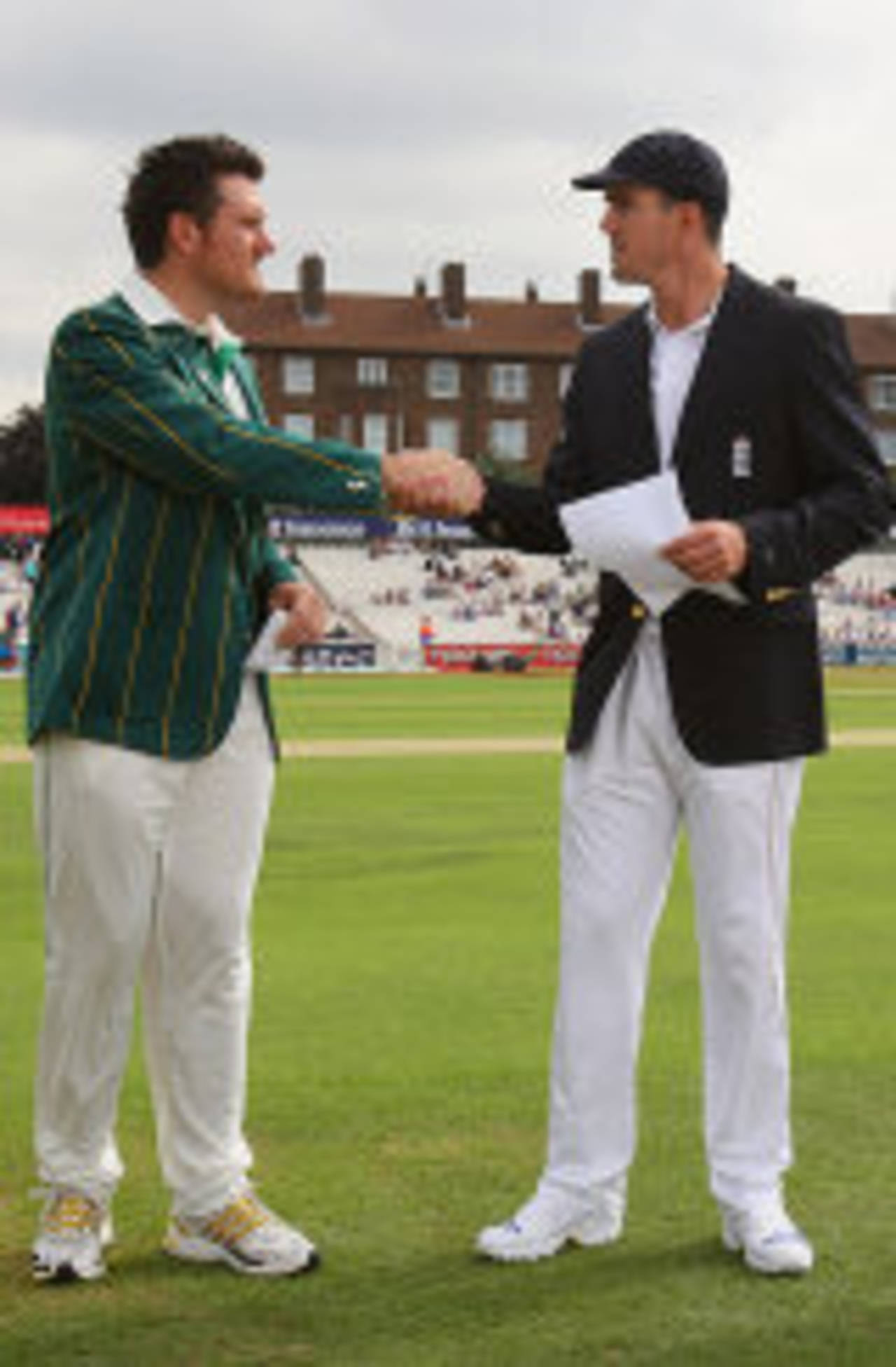 Graeme Smith and Kevin Pietersen shake hands at the toss, England v South Africa, 4th Test, The Oval, August 7, 2008