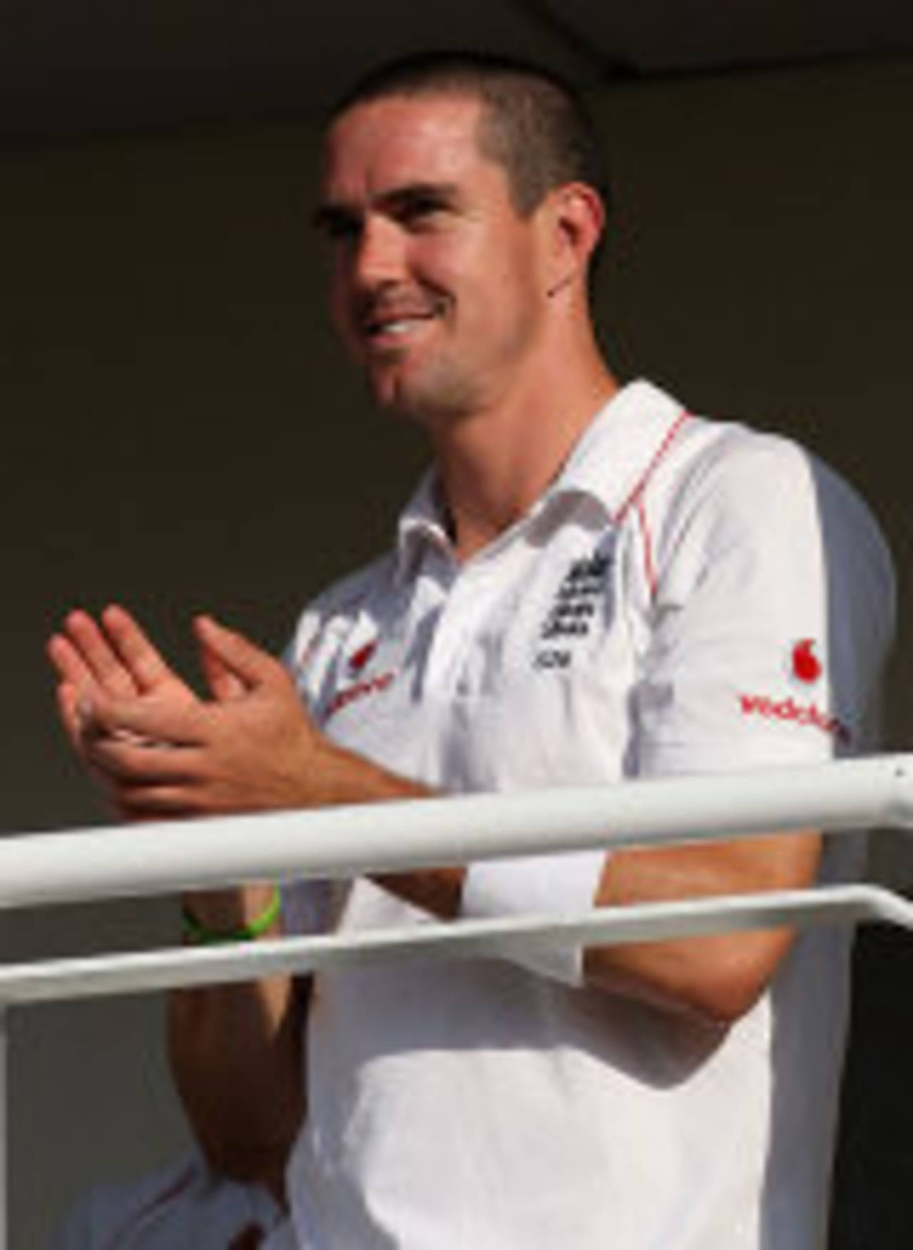 Kevin Pietersen applauds Ian Bell and Alastair Cook after his first day in charge, England v South Africa, 4th Test, The Oval, August 7, 2008