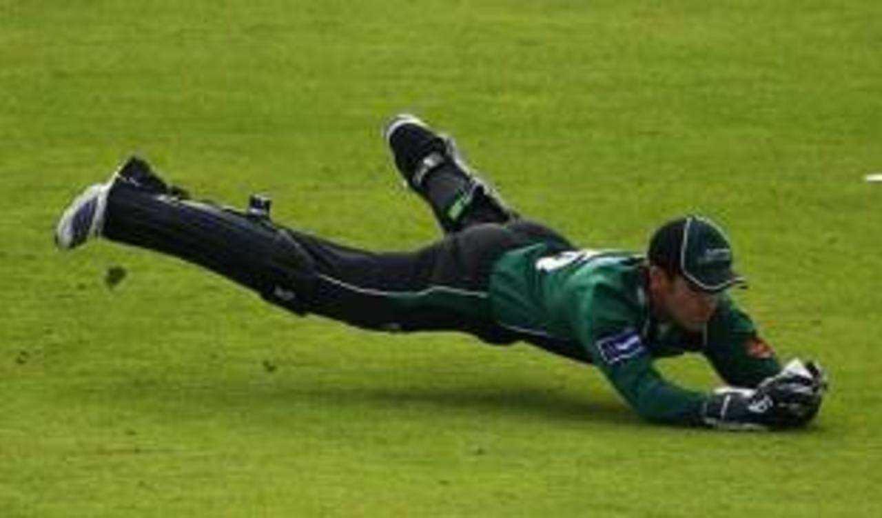Steven Davies dives full length to catch Faf du Plessis, Lancashire v Worcestershire, Pro40, Old Trafford, August 10, 2008