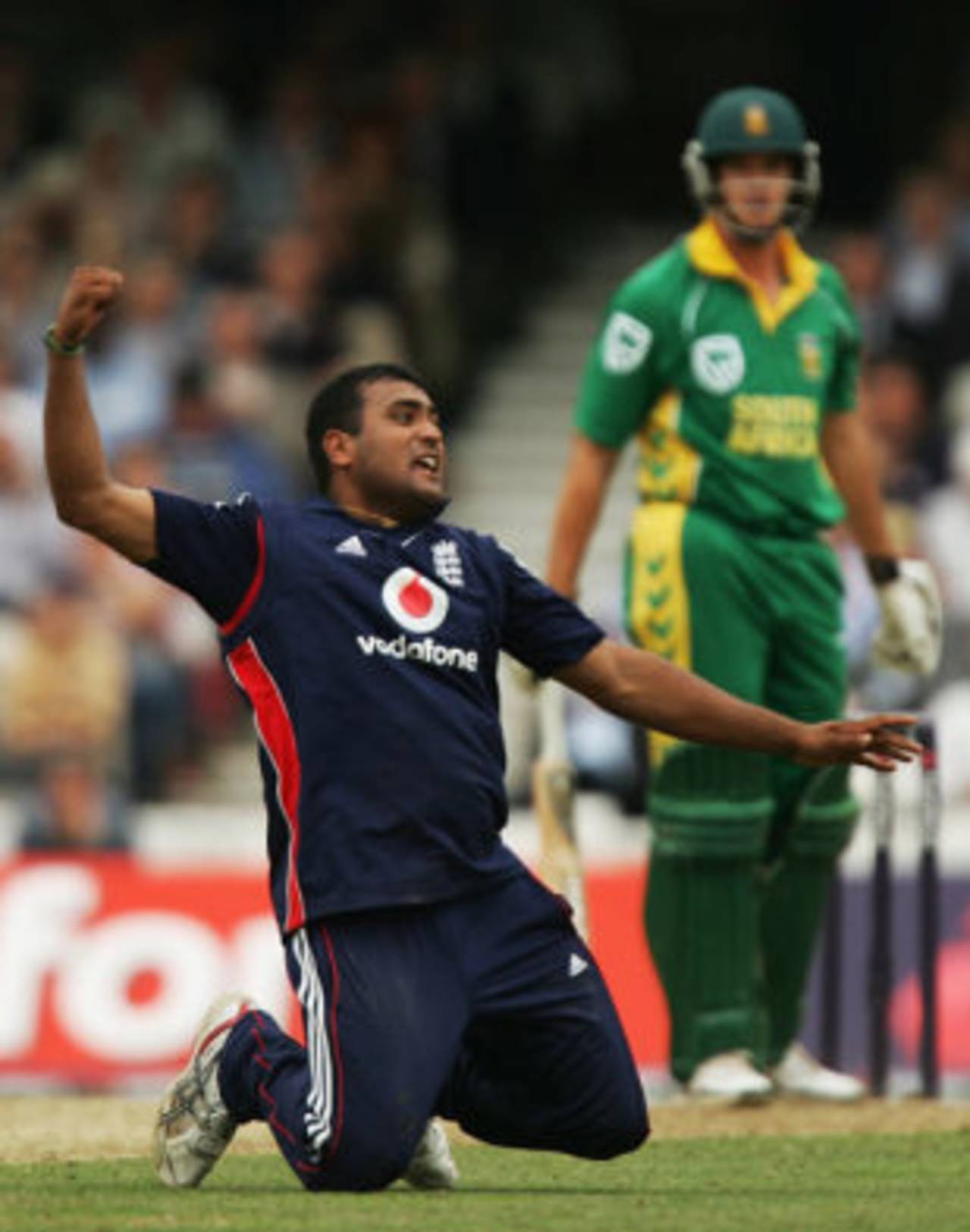 Samit Patel whoops with delight after swooping to catch Albie Morkel off his own bowling, England v South Africa, 3rd ODI, The Oval, August 29, 2008