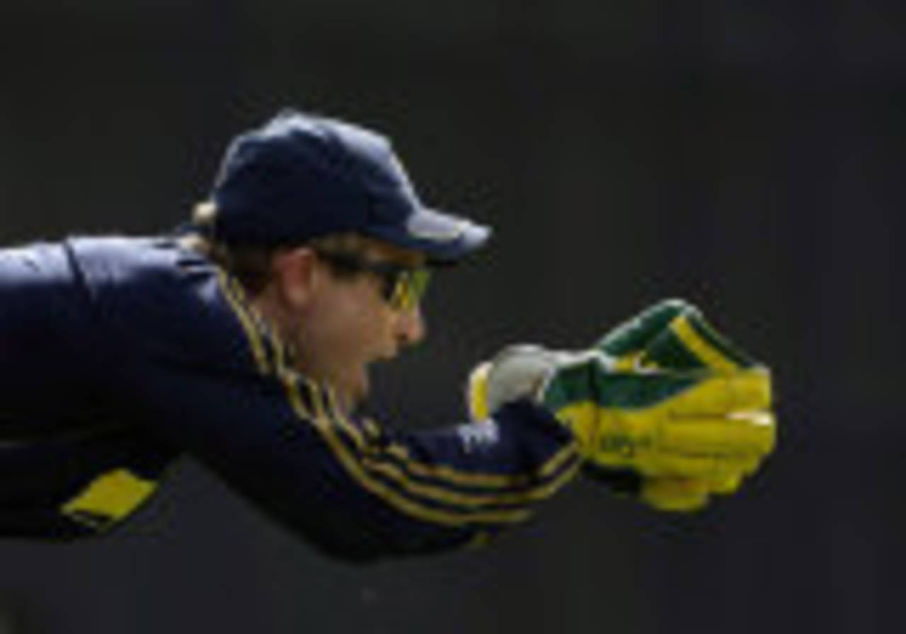Brad Haddin keeps his eyes on the ball at training in Darwin, September 1, 2008