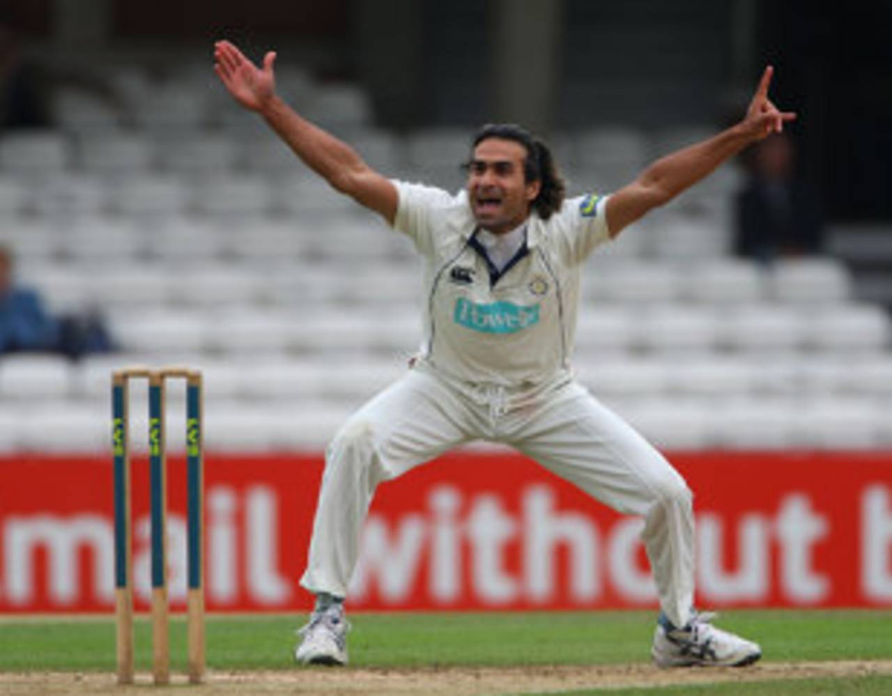 Imran Tahir has switched counties yet again, moving to Warwickshire this time&nbsp;&nbsp;&bull;&nbsp;&nbsp;Getty Images