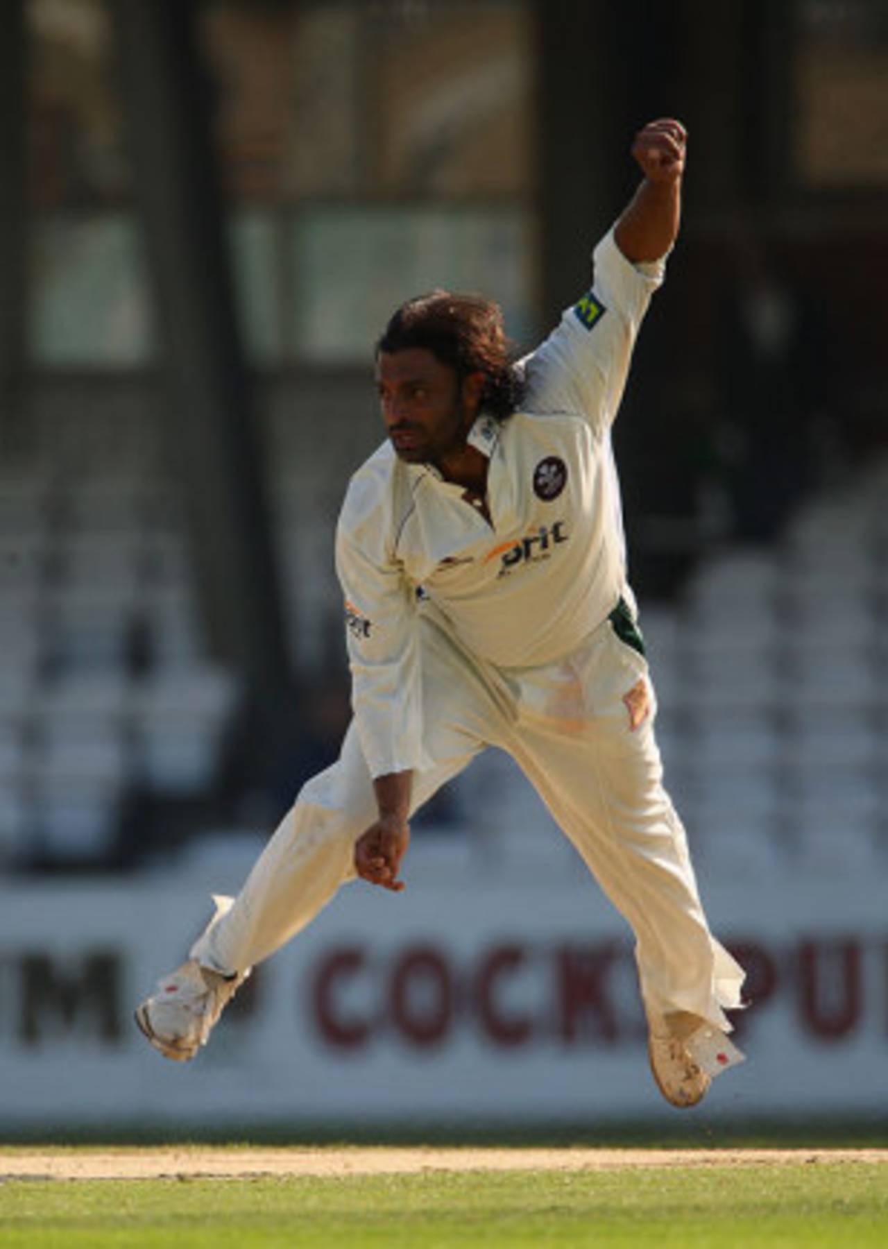 Shoaib Akhtar goes airborne (but wicketless), Surrey v Nottinghamshire, The Oval, September 19, 2008