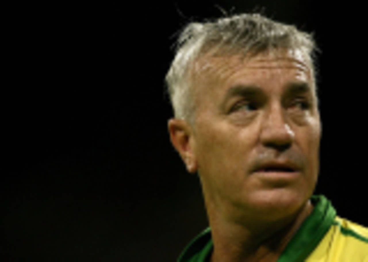 Greg Matthews looks back at the crowd during the Legends Twenty20 match between Australia and England, Perth, December 12, 2006