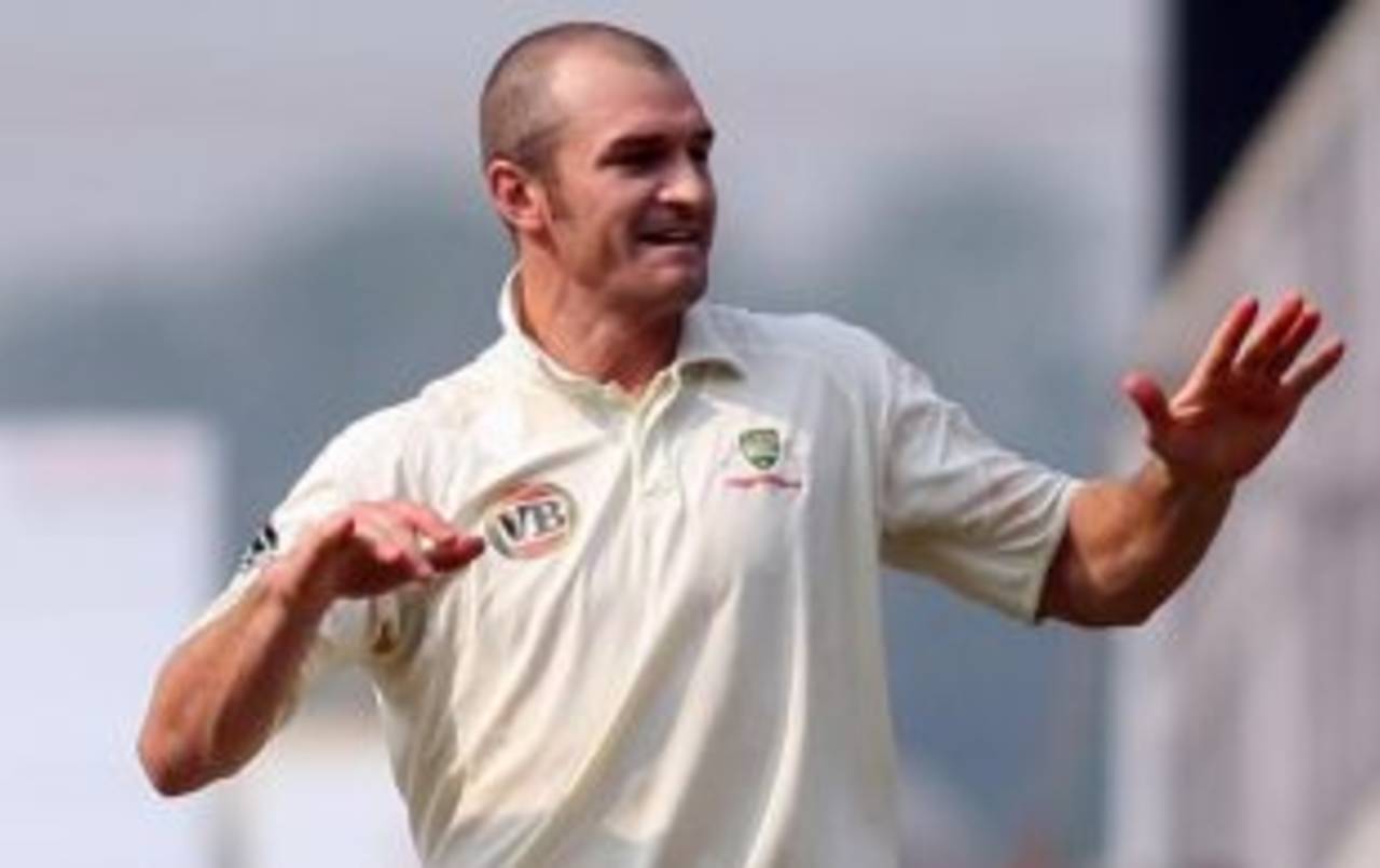 Jason Krejza is delighted after removing Mahendra Singh Dhoni, India v Australia, 4th Test, Nagpur, 4th day, November 9, 2008
