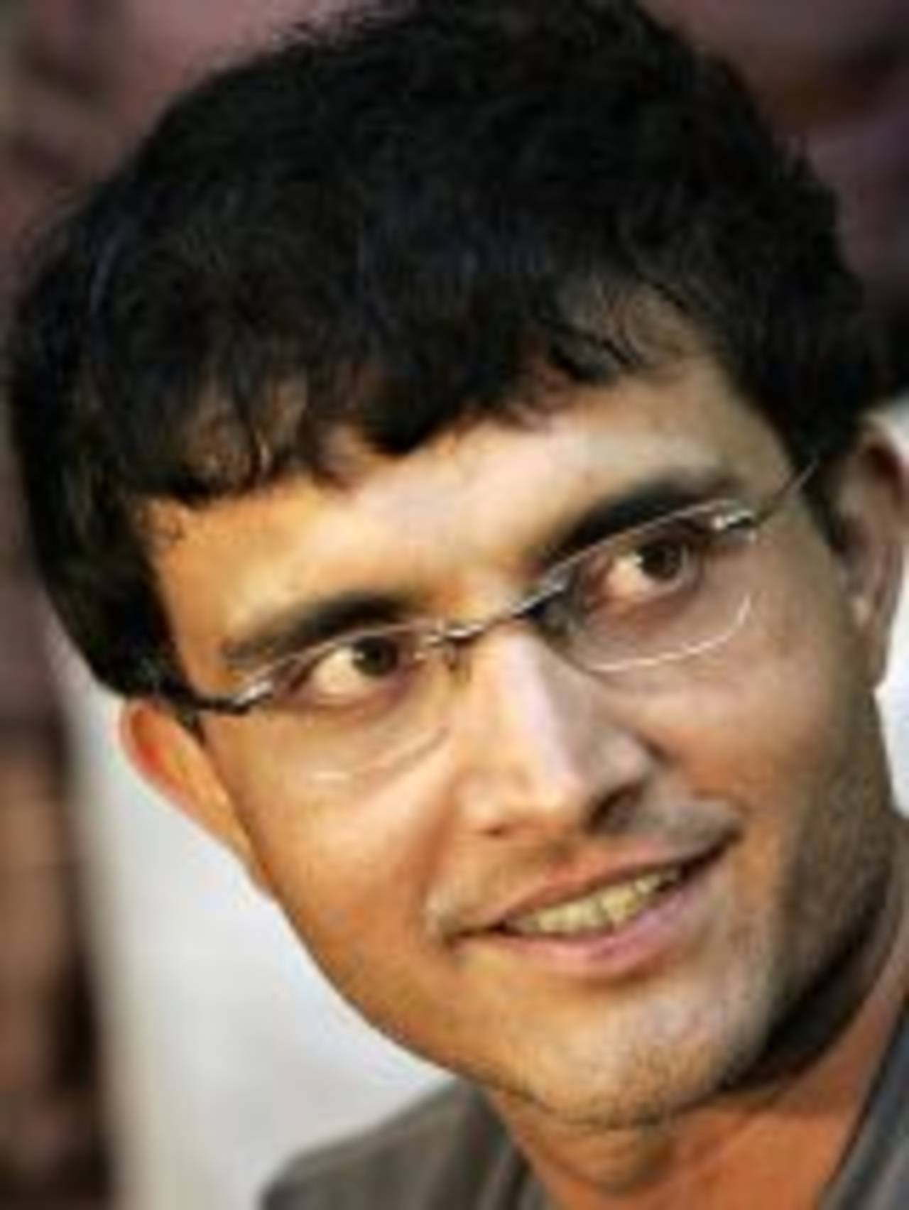 Sourav Ganguly is all smiles after his arrival at the airport, Kolkata, November 12, 2008