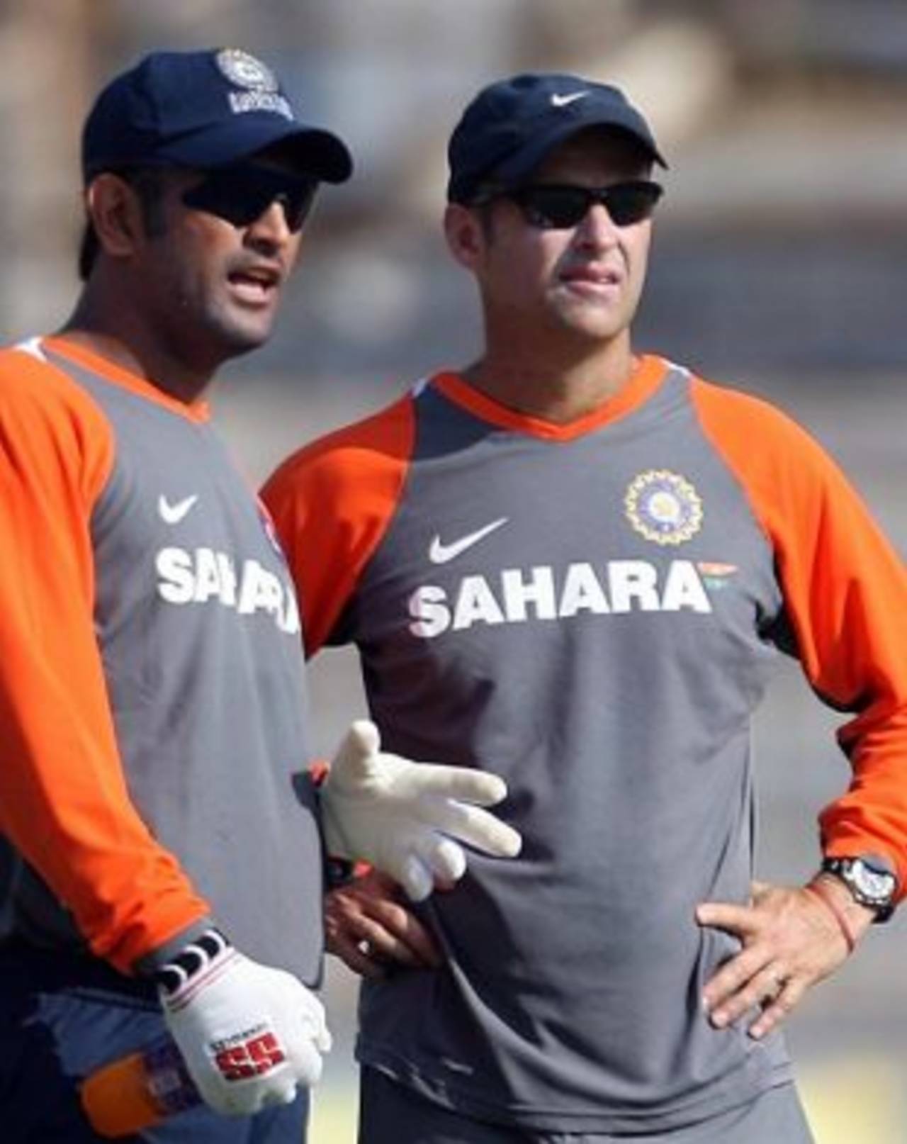 Mahendra Singh Dhoni discusses a point with Gary Kirsten, Rajkot, November 13, 2008