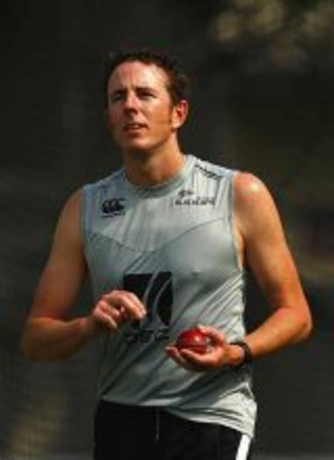 Iain O'Brien waits for his chance to bowl at the nets, Brisbane, November 19, 2008