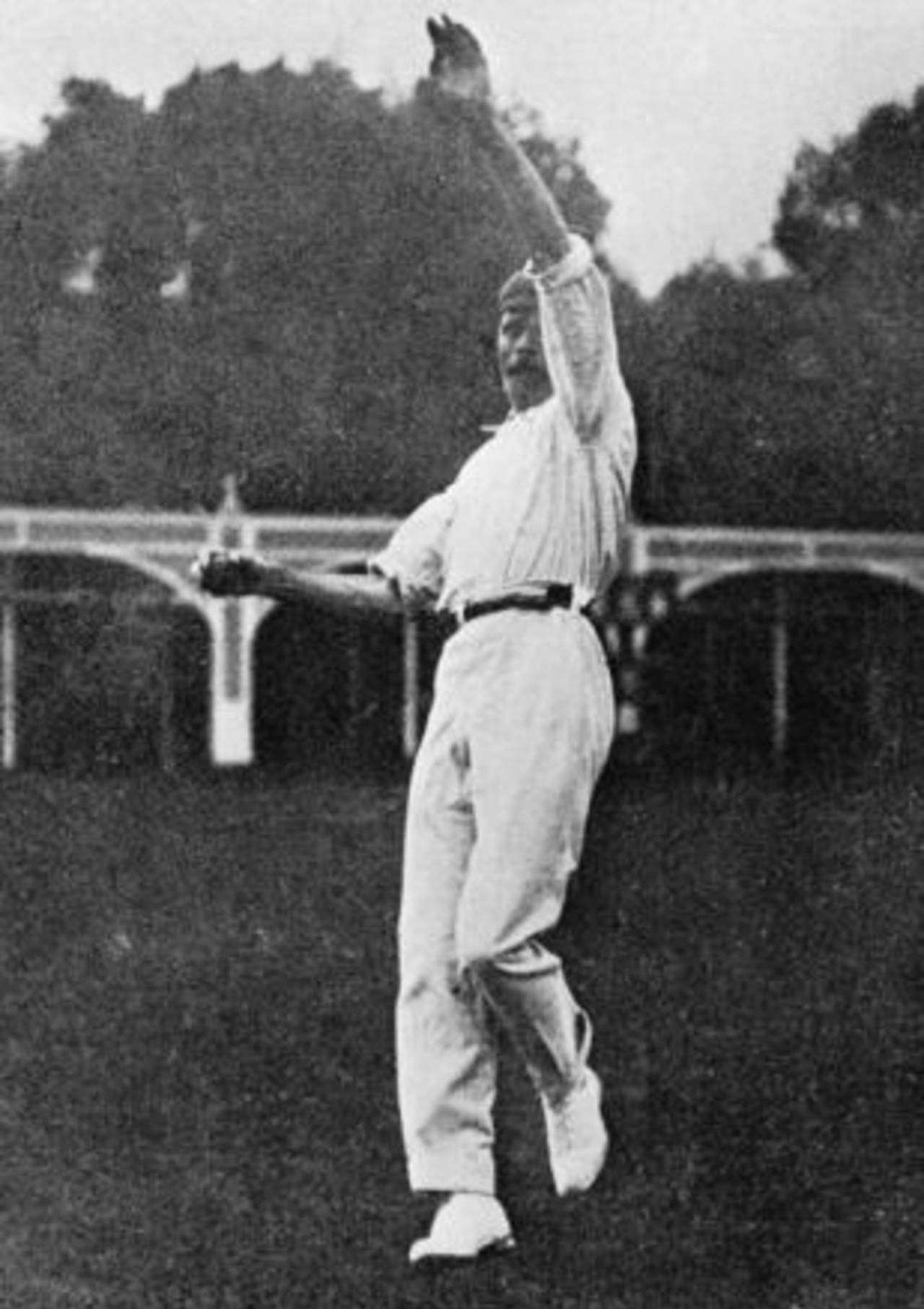Sydney Barnes shows his bowling action, circa 1910
