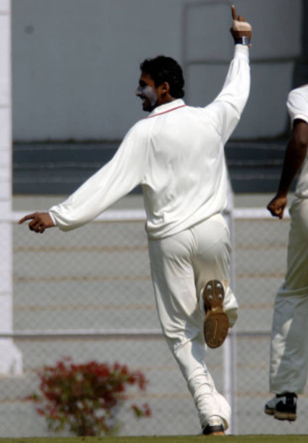 Debutant S Aravind's first wicket was the big one of Cheteshwar Pujara, Karnataka v Saurashtra, 2nd quarter-final, Mumbai, Ranji Trophy Super League, 2nd day, December 27, 2008
