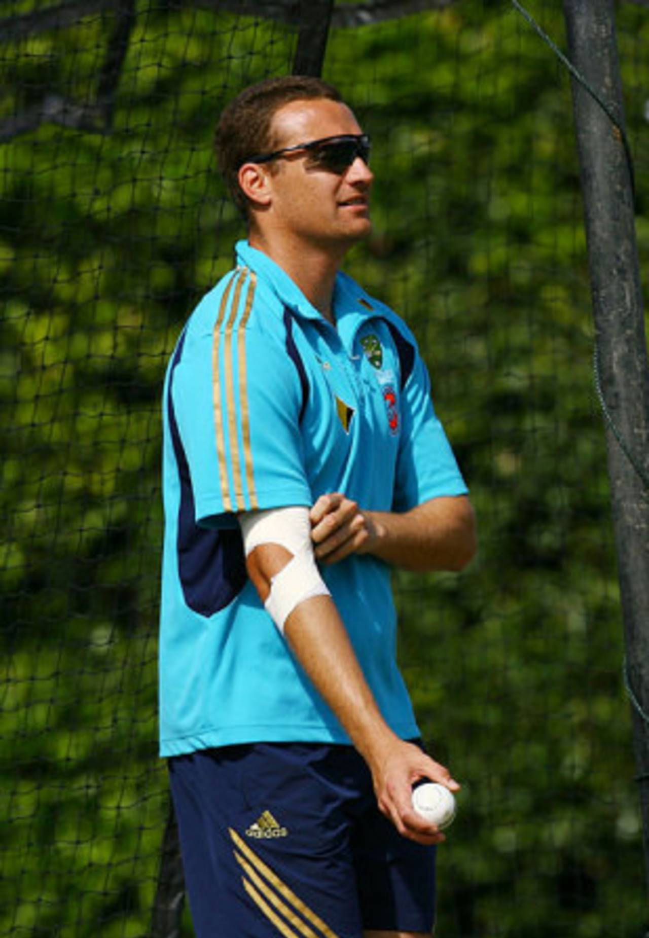 Stuart Clark gets ready to bowl in the nets, Sydney, January 22, 2009