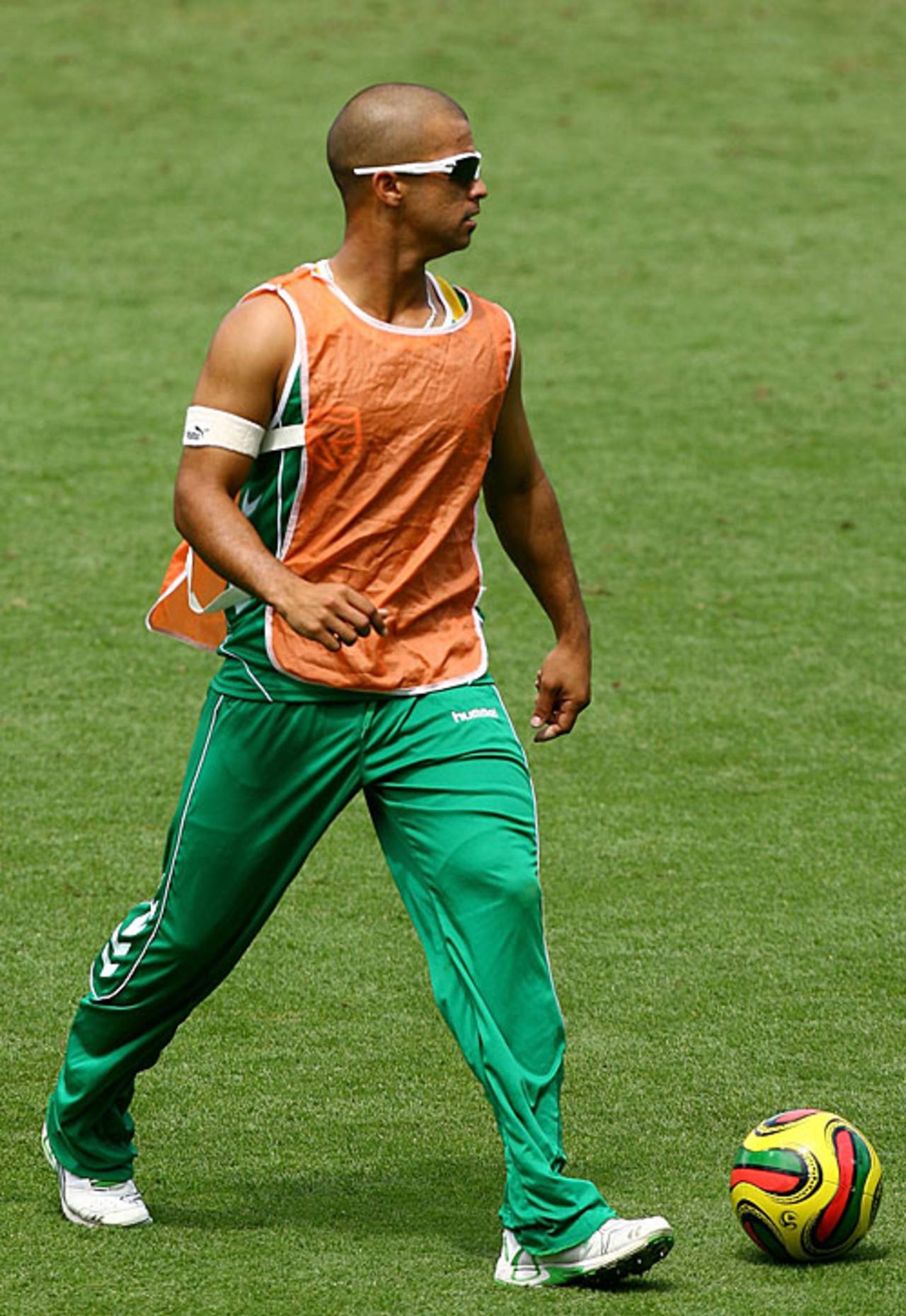 Duminy keeps the old ticker going with a spot of football&nbsp;&nbsp;&bull;&nbsp;&nbsp;Getty Images