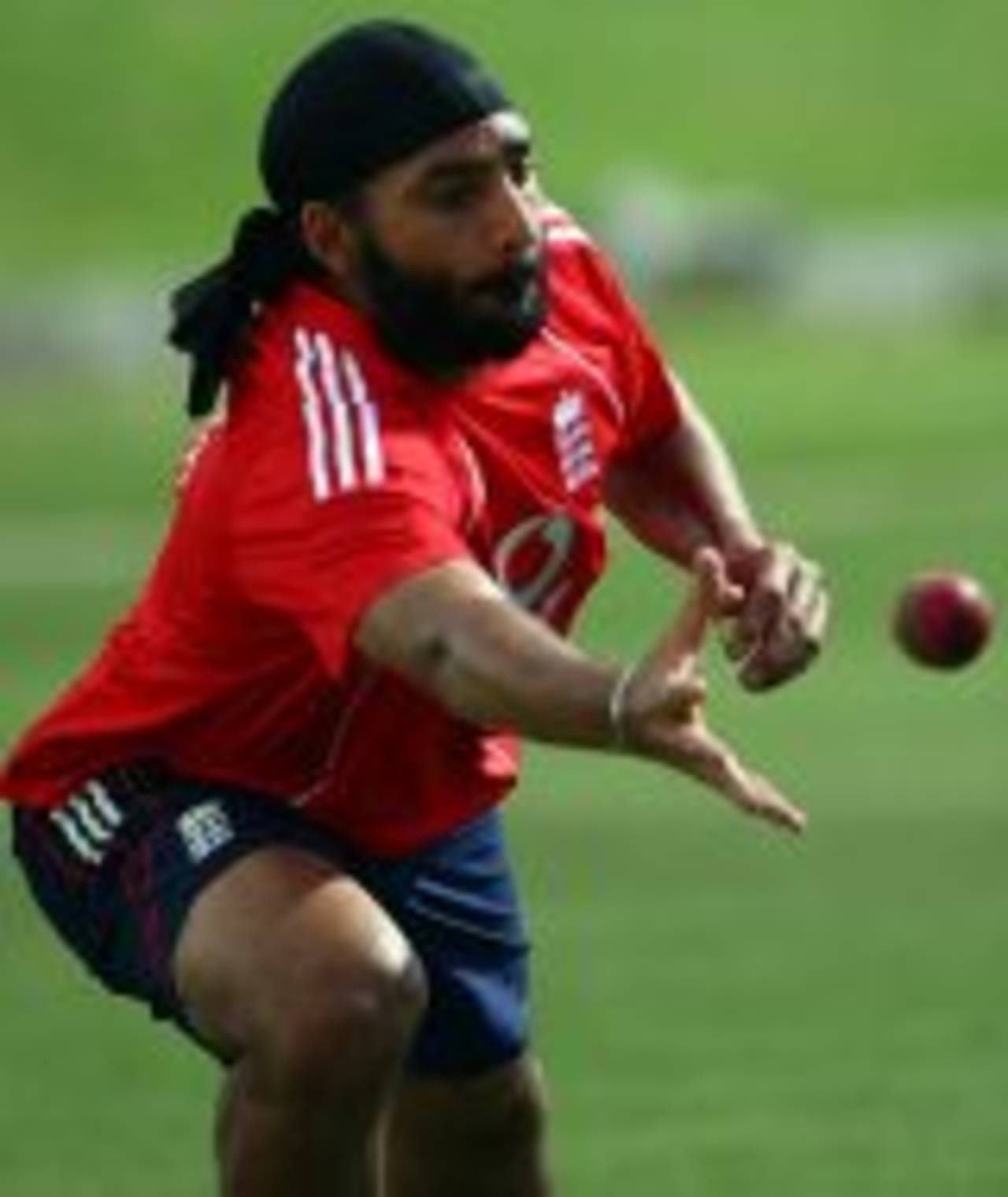 Monty Panesar attempts to take a catch with one hand, St Kitts, January 24, 2009