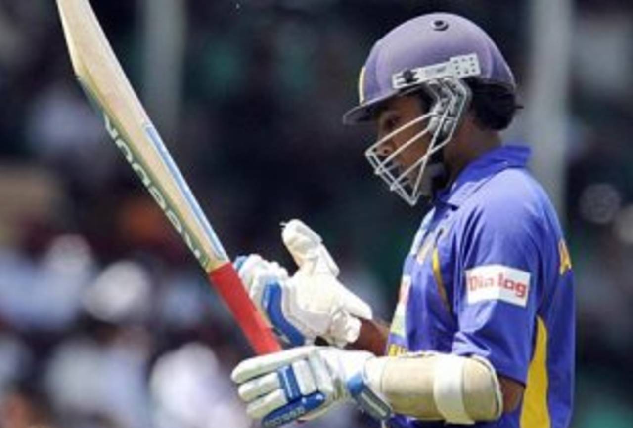 A dejected Mahela Jayawardene walks back to the pavilion, Sri Lanka v India, 1st ODI, Dambulla, January 28, 2009