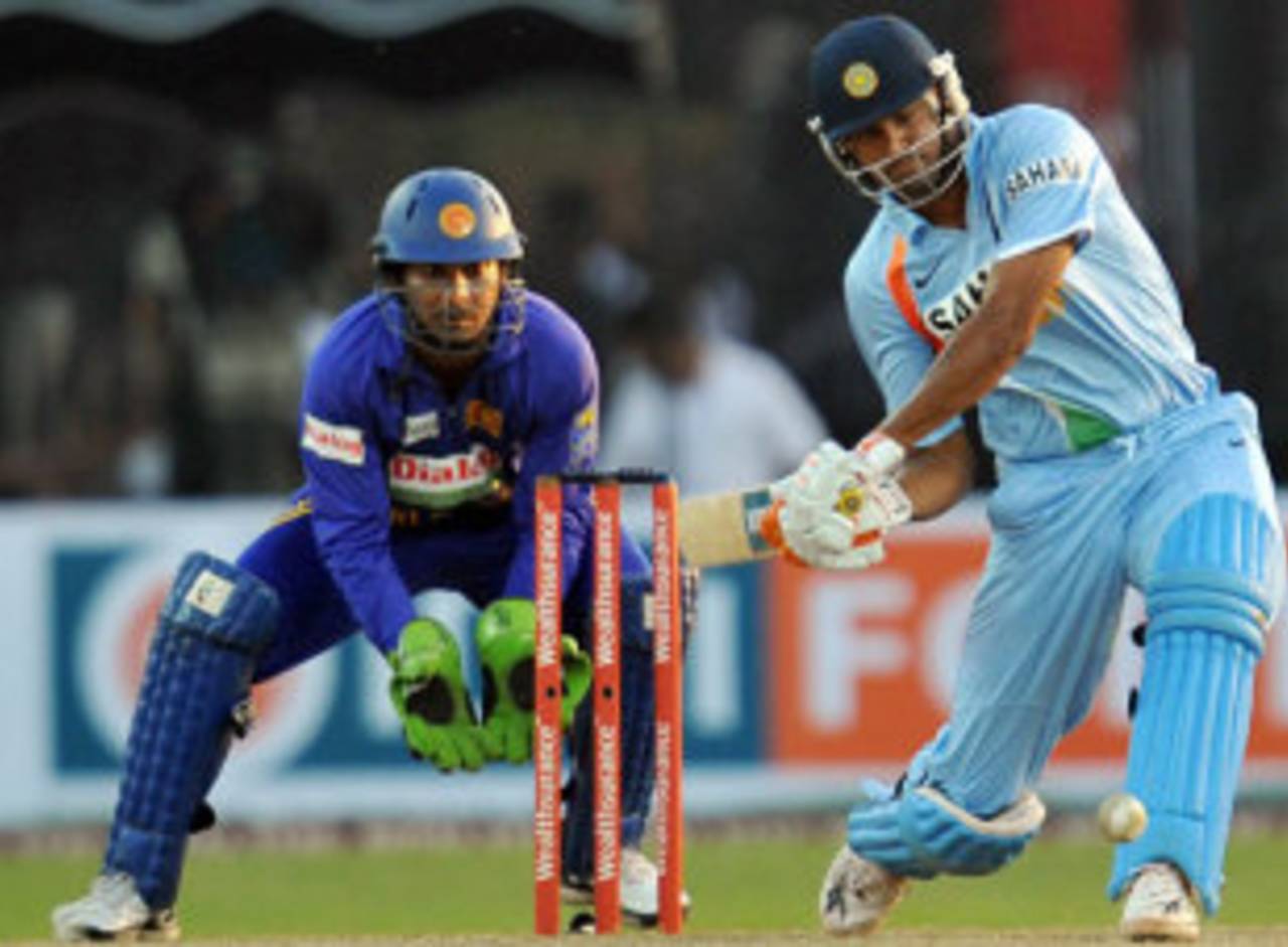 Yusuf Pathan goes for a big one, Sri Lanka v India, 3rd ODI, Colombo, February 3, 2009