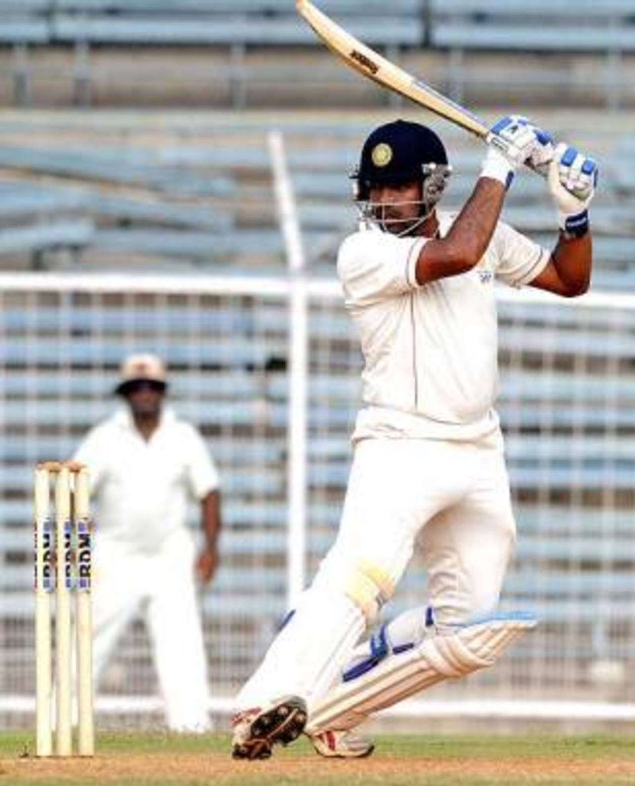 Robin Uthappa punches one square on the off side, South Zone v West Zone, Duleep Trophy final, Chennai, 4th day, February 8, 2009