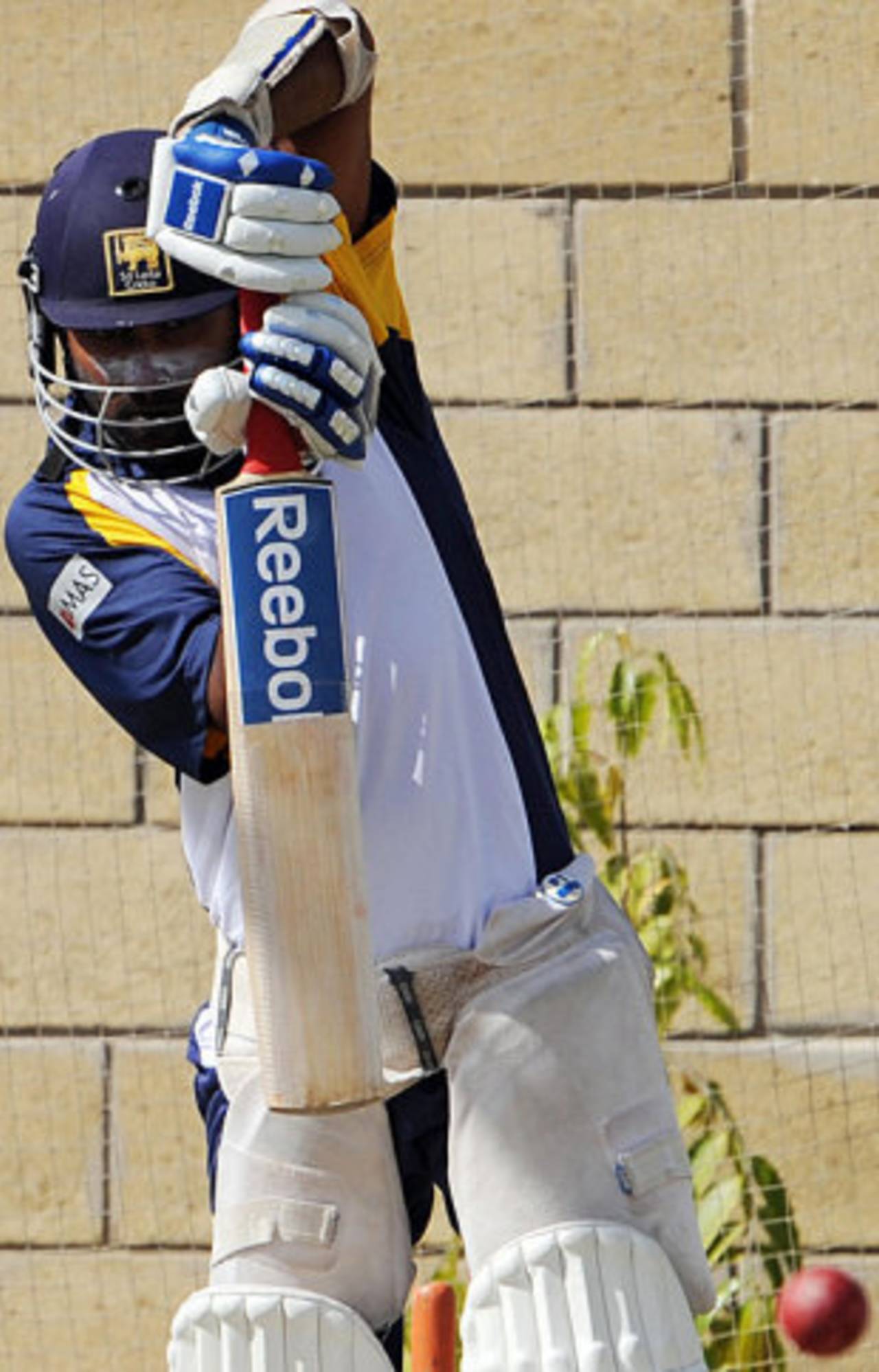 Mahela Jayawardene is solid in defense, Karachi, February 20, 2009