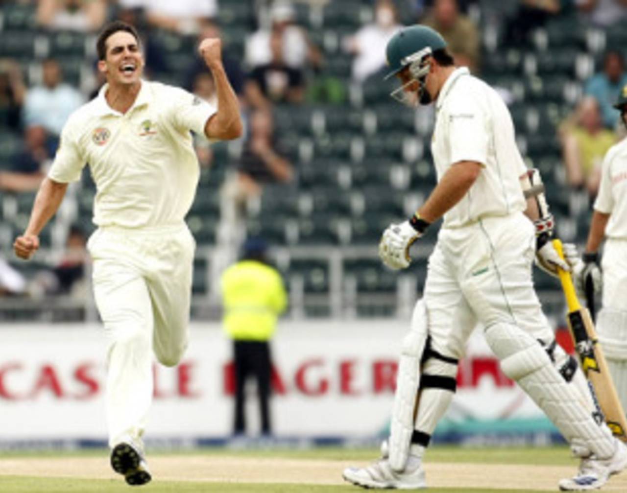 Mitchell Johnson struck in the first over, South Africa v Australia, 1st Test, Johannesburg, 2nd day, February 27, 2009