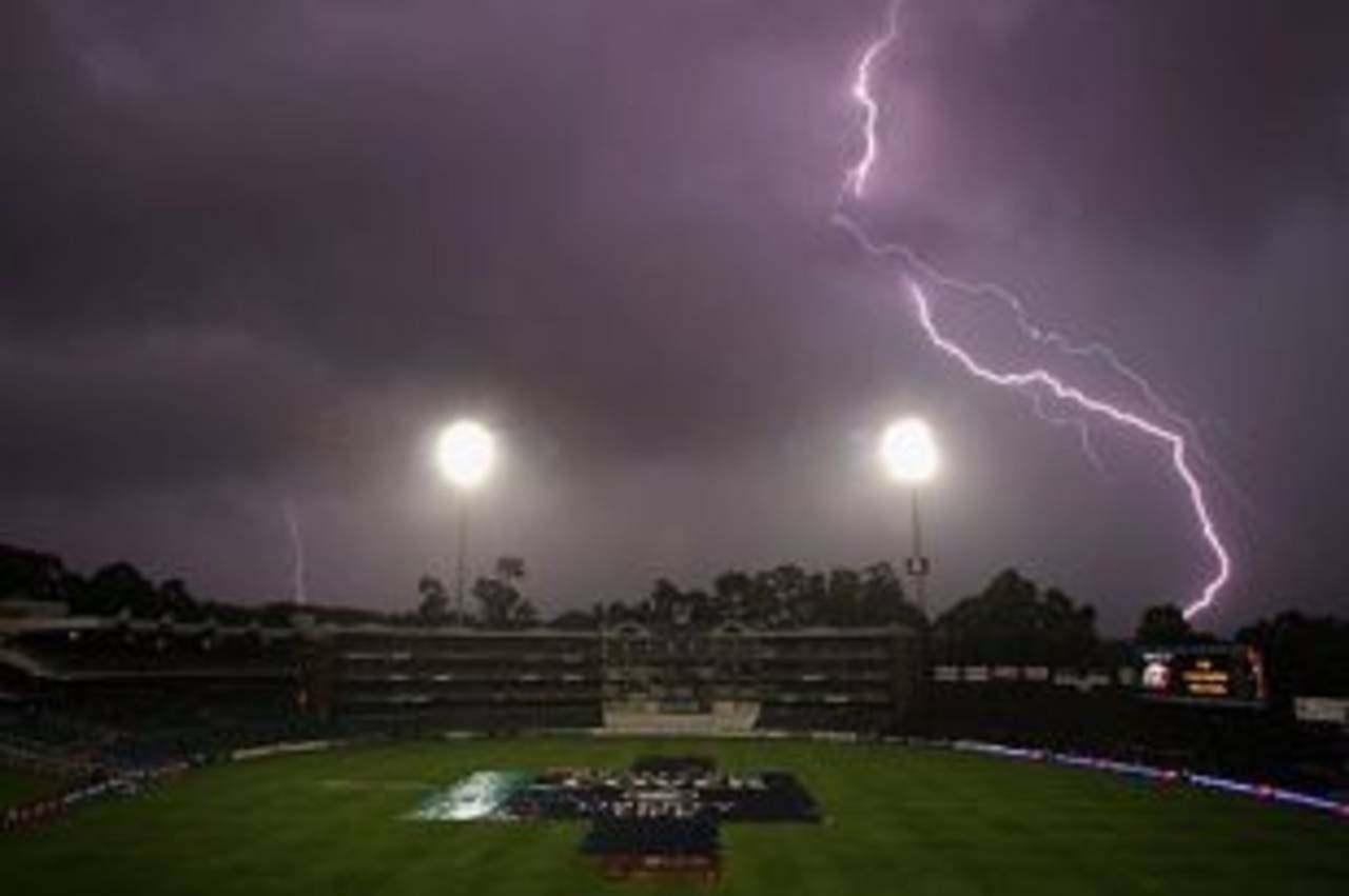 Lightning at the Wanderers, South Africa v Australia, 1st Test, Johannesburg, 3rd day, February 28, 2009