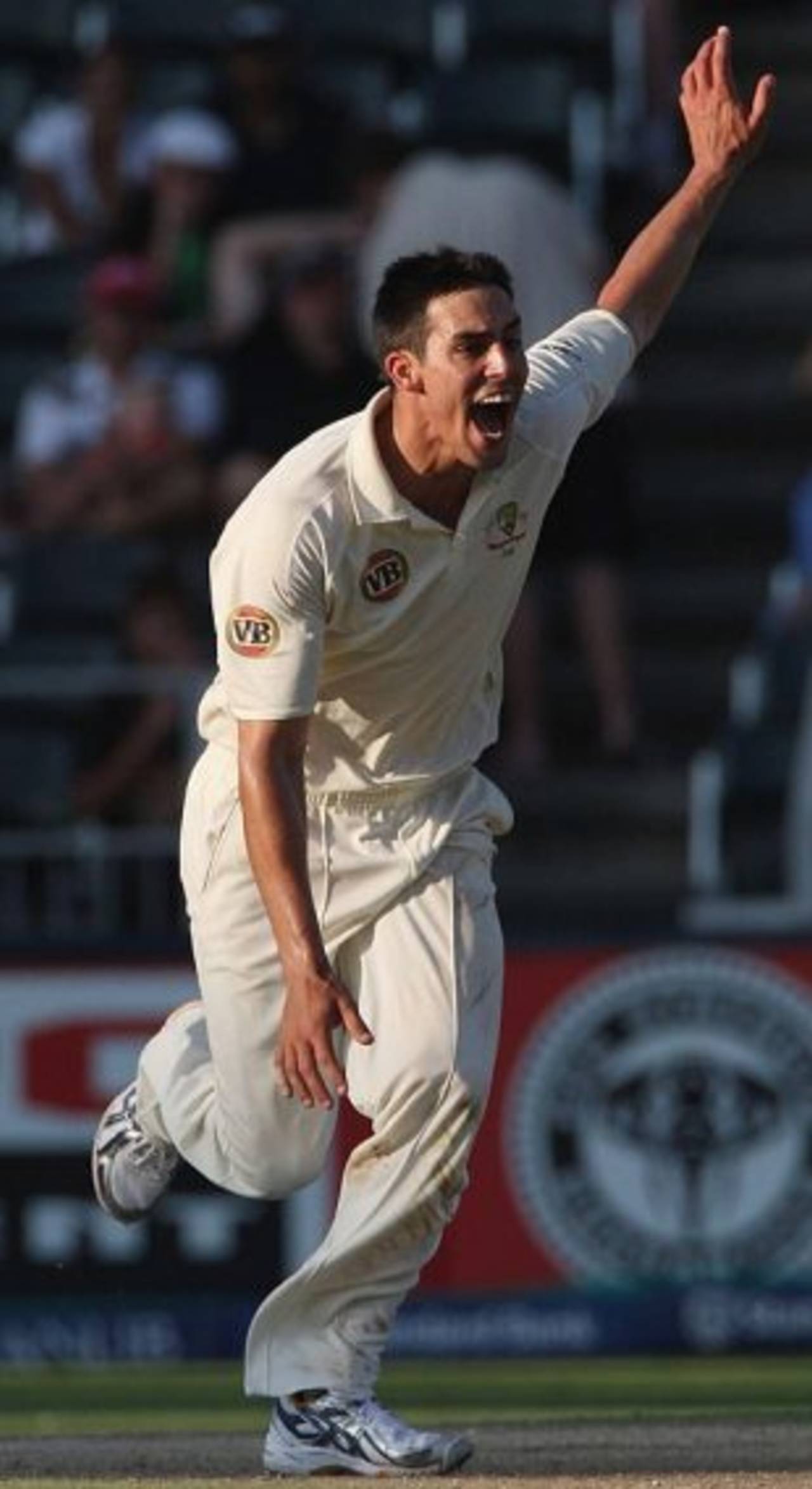 Mitchell Johnson appeals unsuccessfully for an lbw decision against Jacques Kallis, South Africa v Australia, 1st Test, Johannesburg, 4th day, March 1, 2009