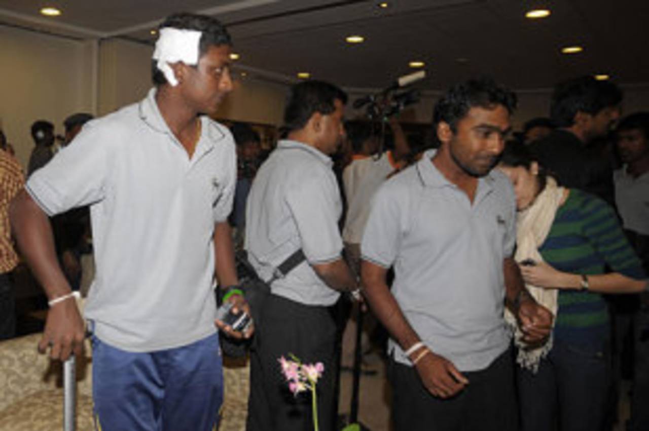 Ajantha Mendis, with plaster on his head, along with Mahela Jayawardene after their return to Sri Lanka following the ill-fated series&nbsp;&nbsp;&bull;&nbsp;&nbsp;AFP