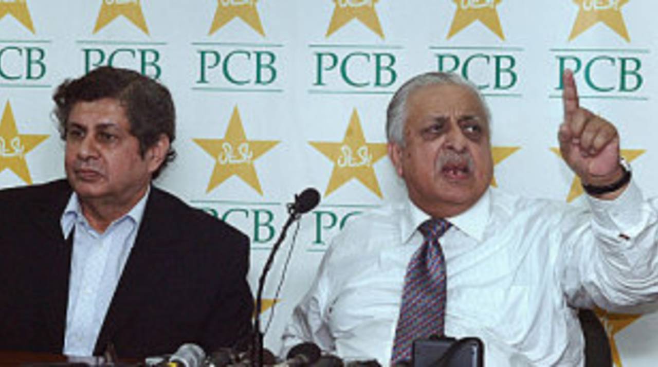 Wasim Bari and Ijaz Butt address a press conference, Lahore, March 5, 2009