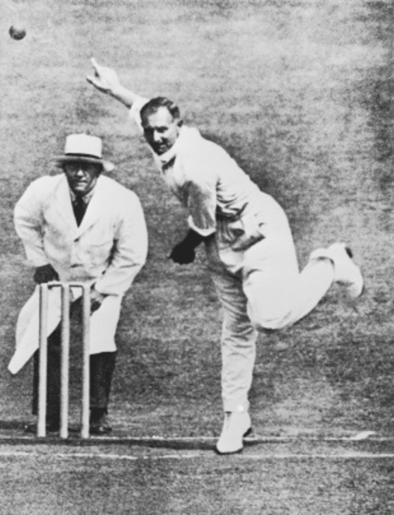 Hedley Verity tosses the ball, 1940
