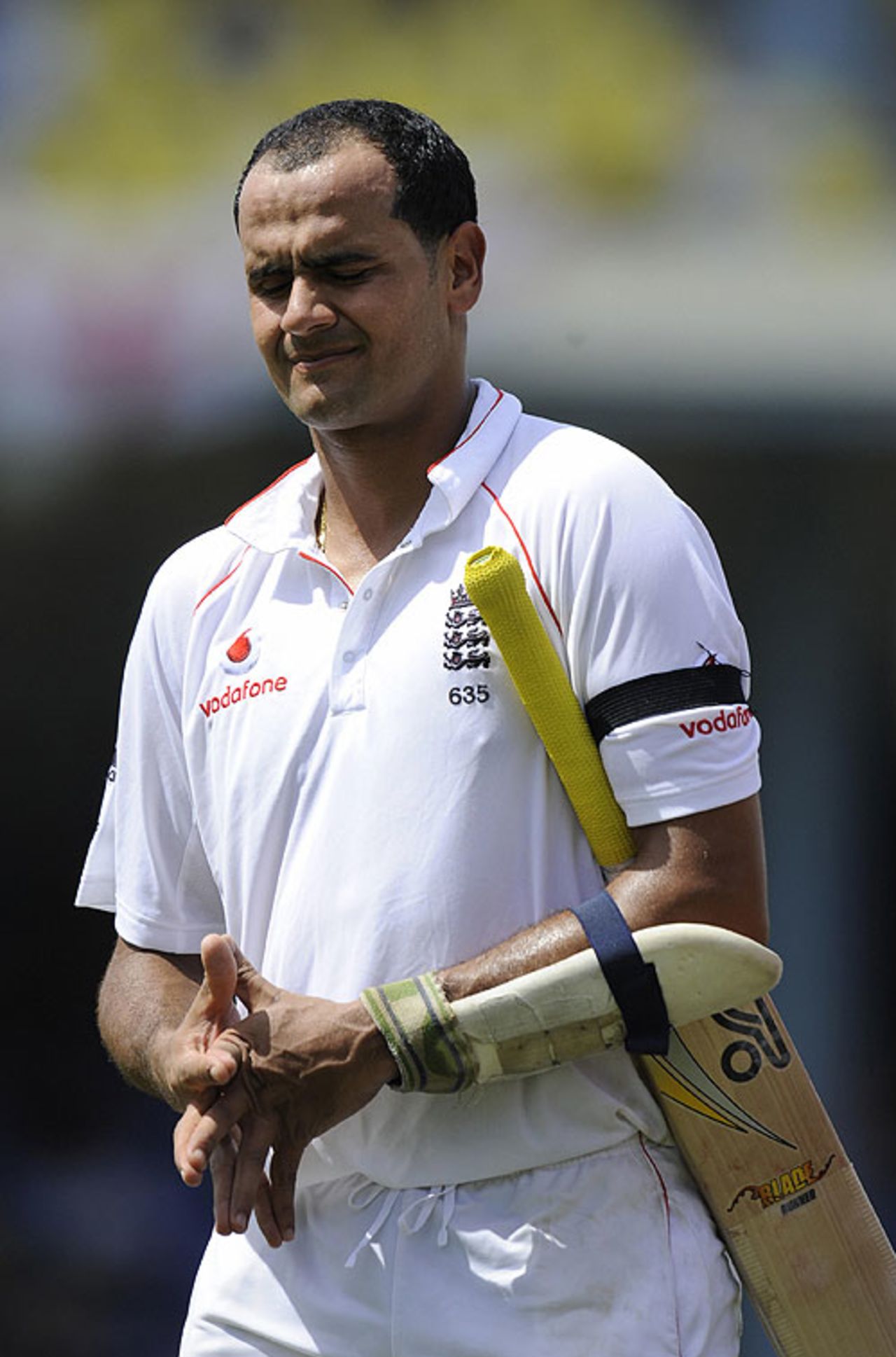 Owais Shah leaves the field with an attack of cramp, West Indies v England, 5th Test, Trinidad, March 6, 2009