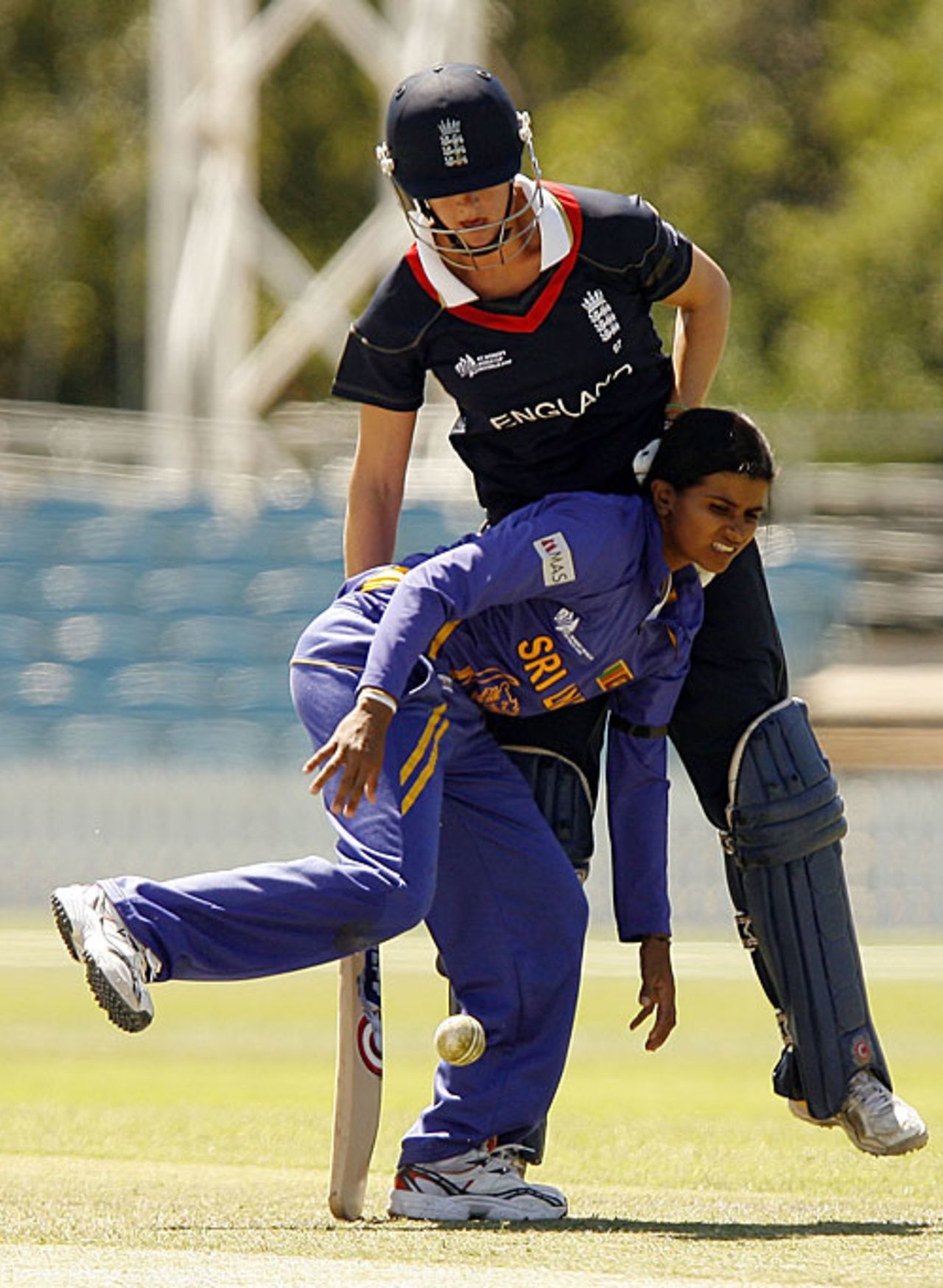 Shashikala Siriwardene collides with Lydia Greenway, England v Sri Lanka, Group B, women's World Cup, Canberra, March 7, 2009