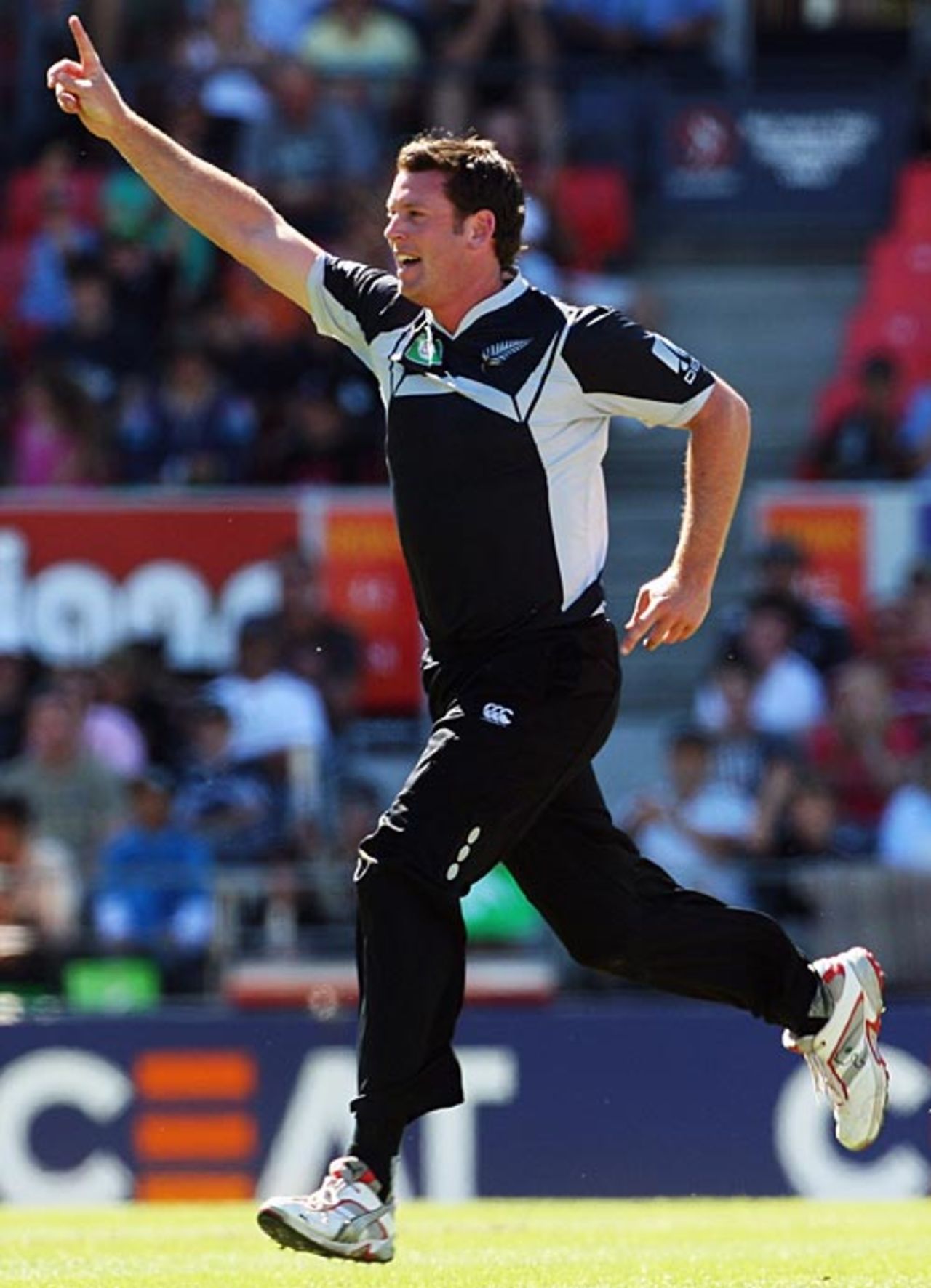 Ian Butler celebrates Gautam Gambhir's wicket, New Zealand v India, 3rd ODI, Christchurch, March 8, 2009