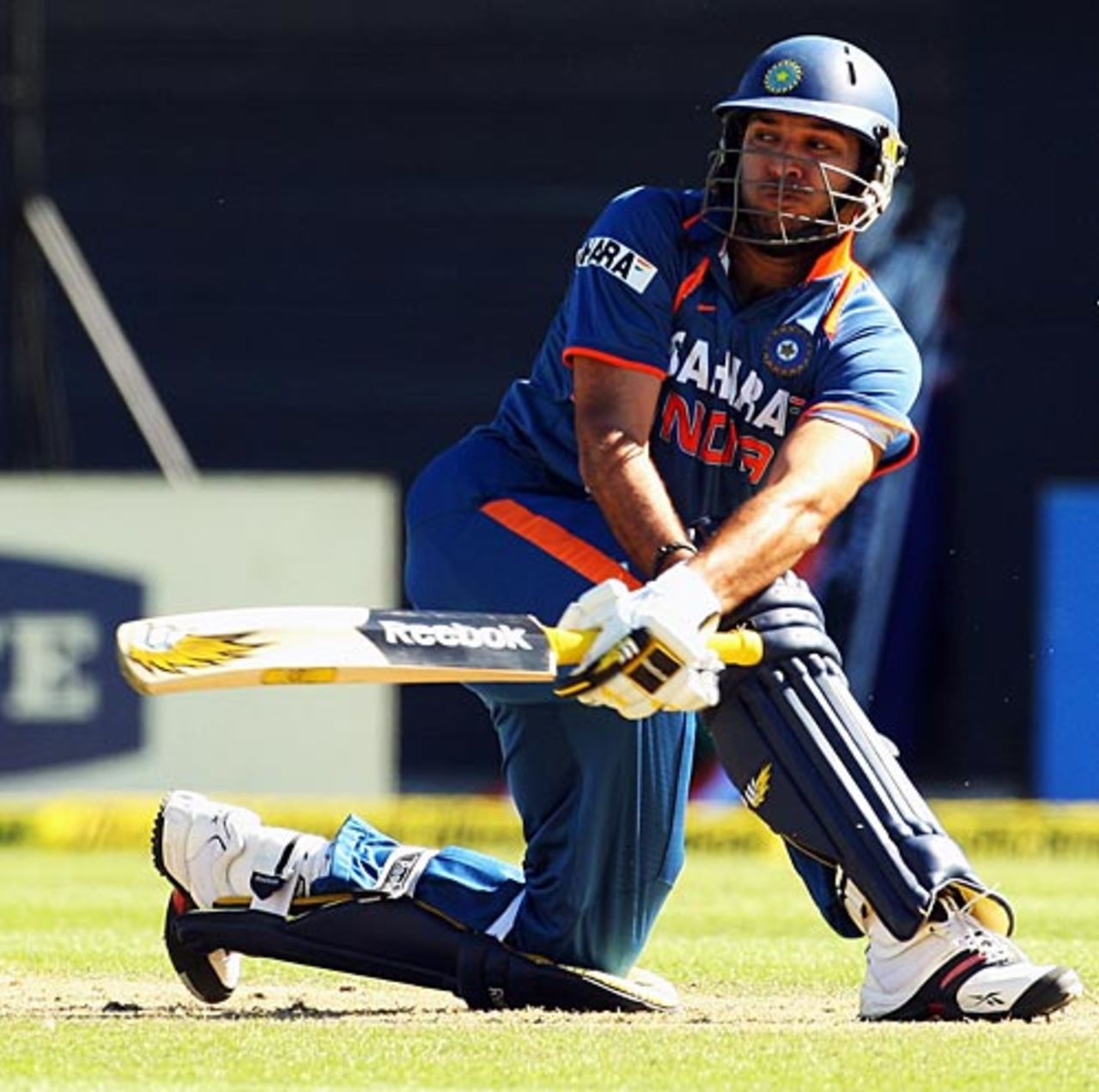 Yuvraj Singh sweeps, New Zealand v India, 3rd ODI, Christchurch, March 8, 2009