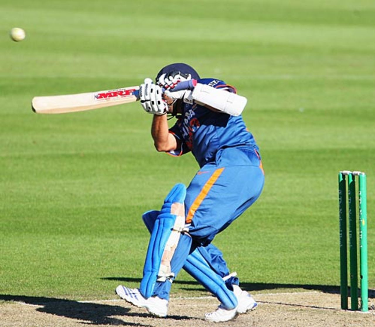 Sachin Tendulkar ducks under a beamer, New Zealand v India, 3rd ODI, Christchurch, March 8, 2009