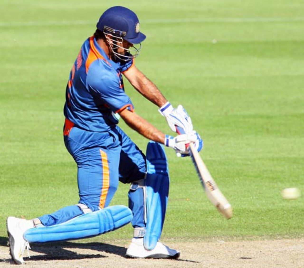 Mahendra Singh Dhoni hits down the ground, New Zealand v India, 3rd ODI, Christchurch, March 8, 2009