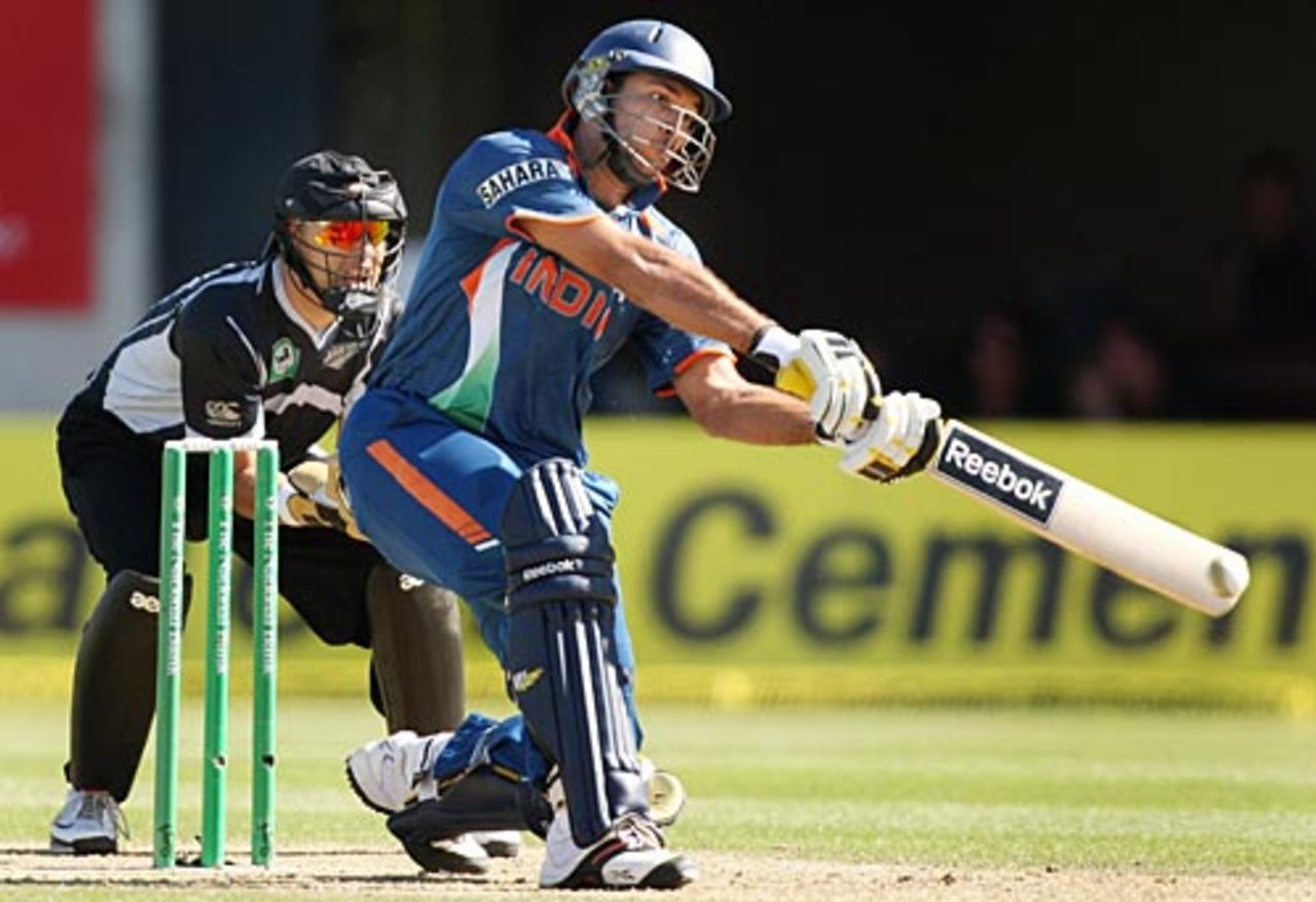 Yuvraj Singh cuts loose, New Zealand v India, 3rd ODI, Christchurch, March 8, 2009