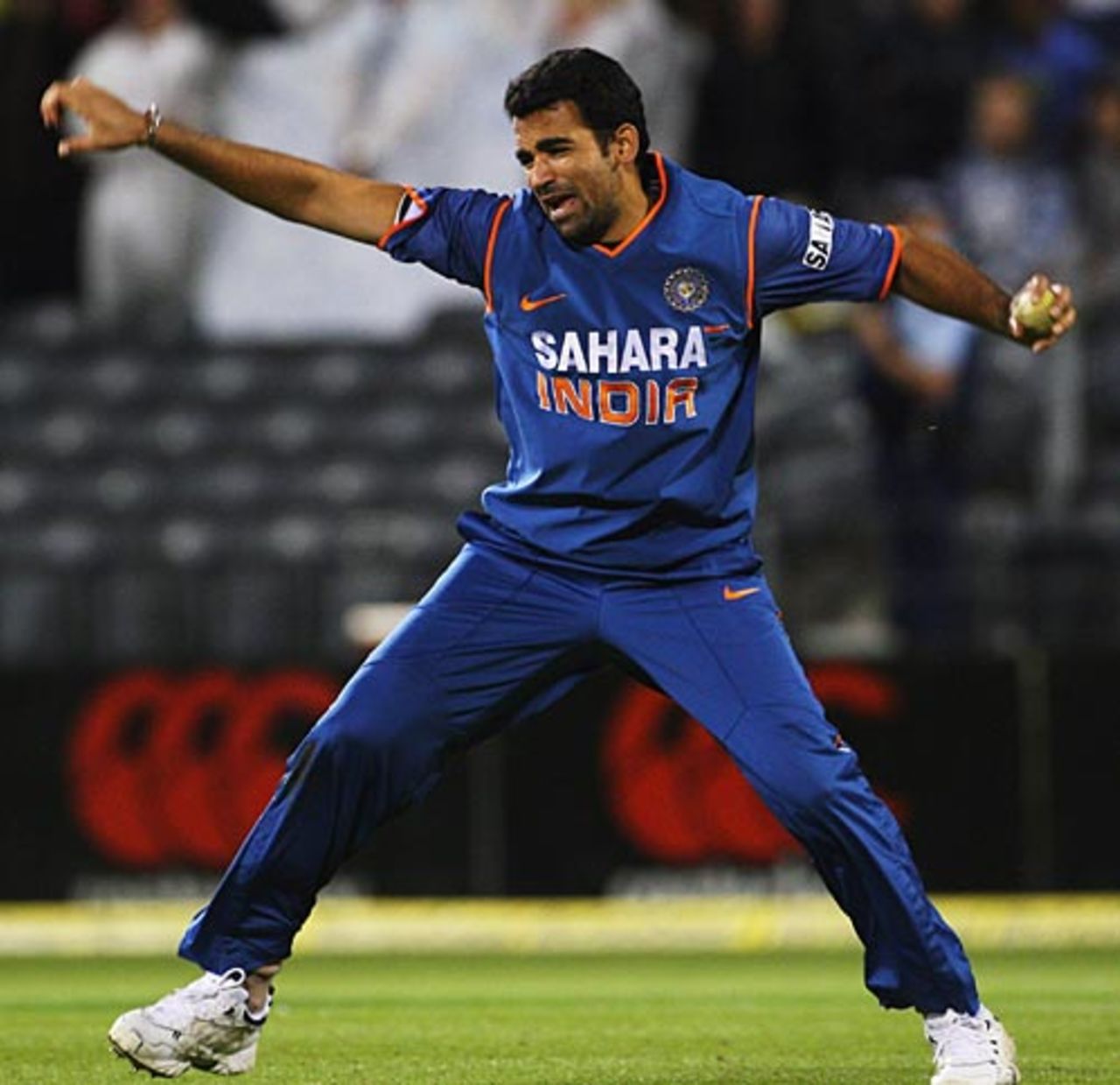 Zaheer Khan celebrates catching Kyle Mills, New Zealand v India, 3rd ODI, Christchurch, March 8, 2009
