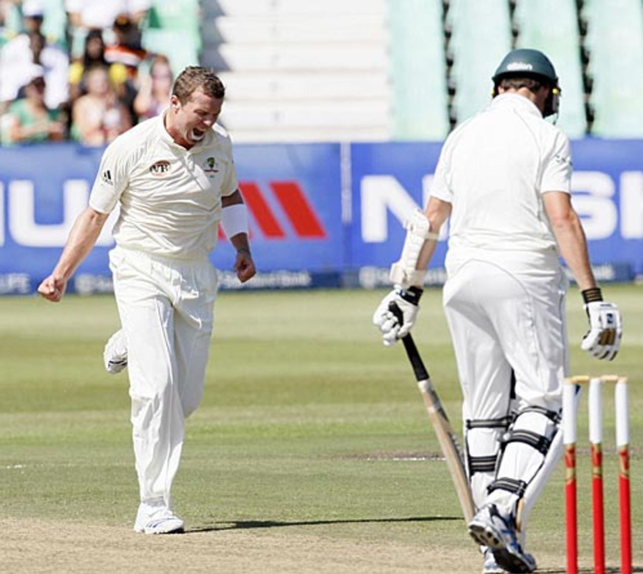 Peter Siddle celebrates Dale Steyn's wicket, South Africa v Australia, 2nd Test, Durban, 3rd day, March 8, 2009