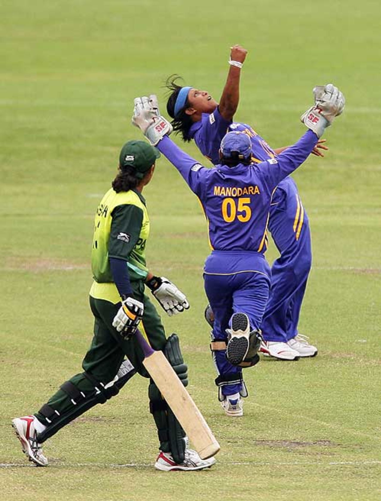 Bismah Maroof is dismissed by Eshani Kaushalya, Pakistan v Sri Lanka, 5th match, ICC Women's World Cup, Manuka Oval, Canberra, March 9, 2009