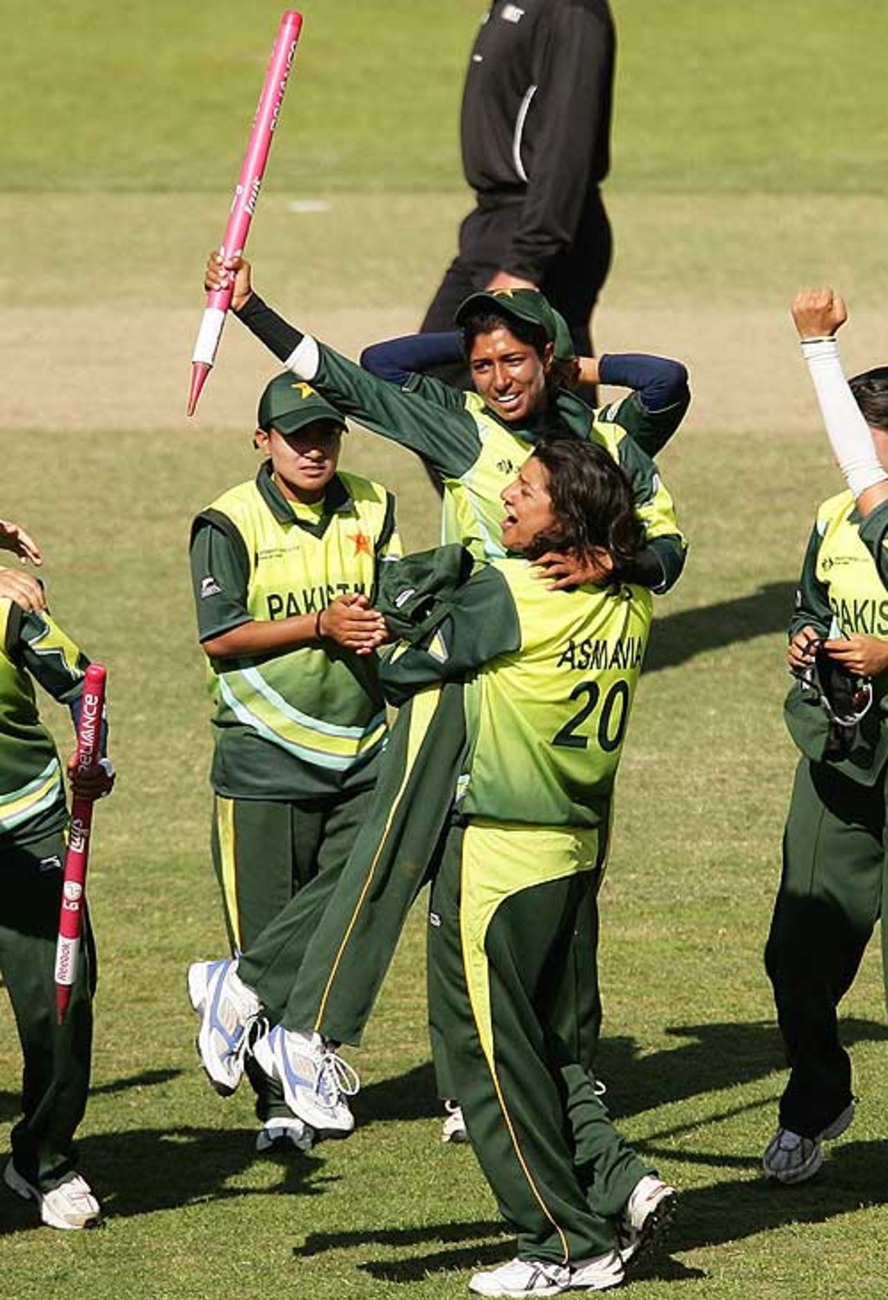 Urooj Mumtaz is lifted up in celebration, Pakistan v Sri Lanka, 5th match, ICC Women's World Cup, Manuka Oval, Canberra, March 9, 2009