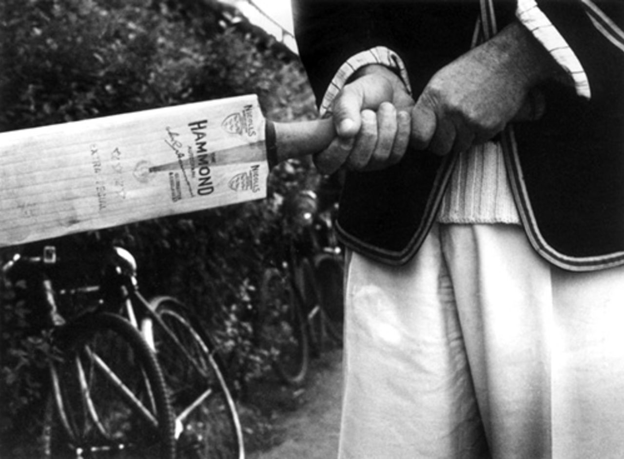 Wally Hammond shows his batting grip, August 3, 1946