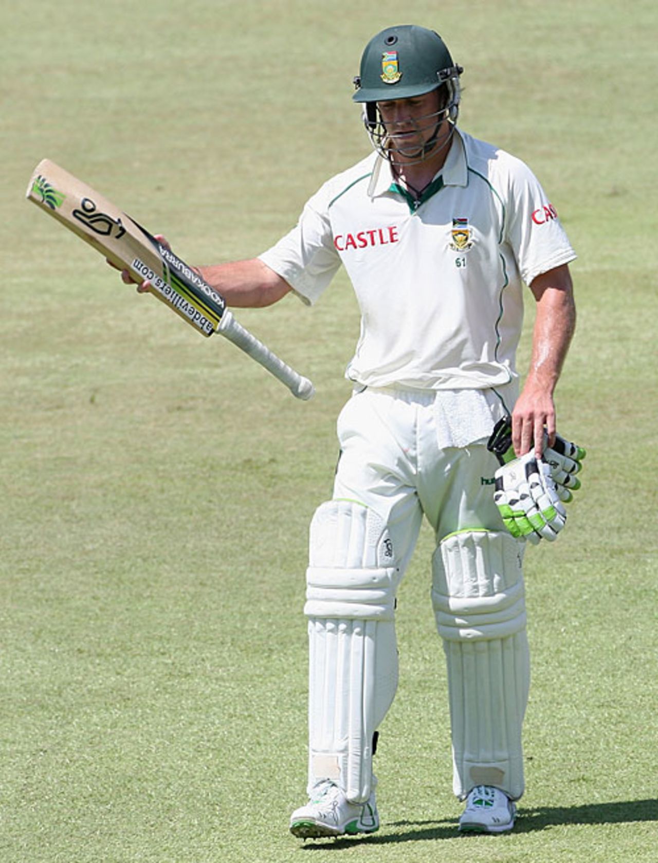 AB de Villiers walks back after being dismissed for 84, South Africa v Australia, 2nd Test, Durban, 5th day, March 10, 2009