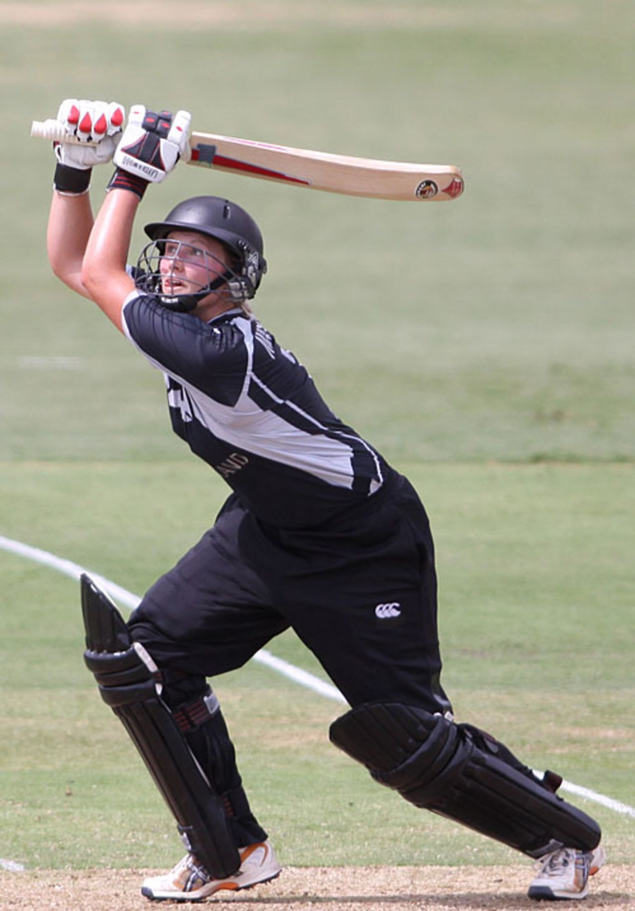 Aimee Mason hits over the top, New Zealand v West Indies, Group A, women's World Cup, Bankstown Oval, March 10, 2009