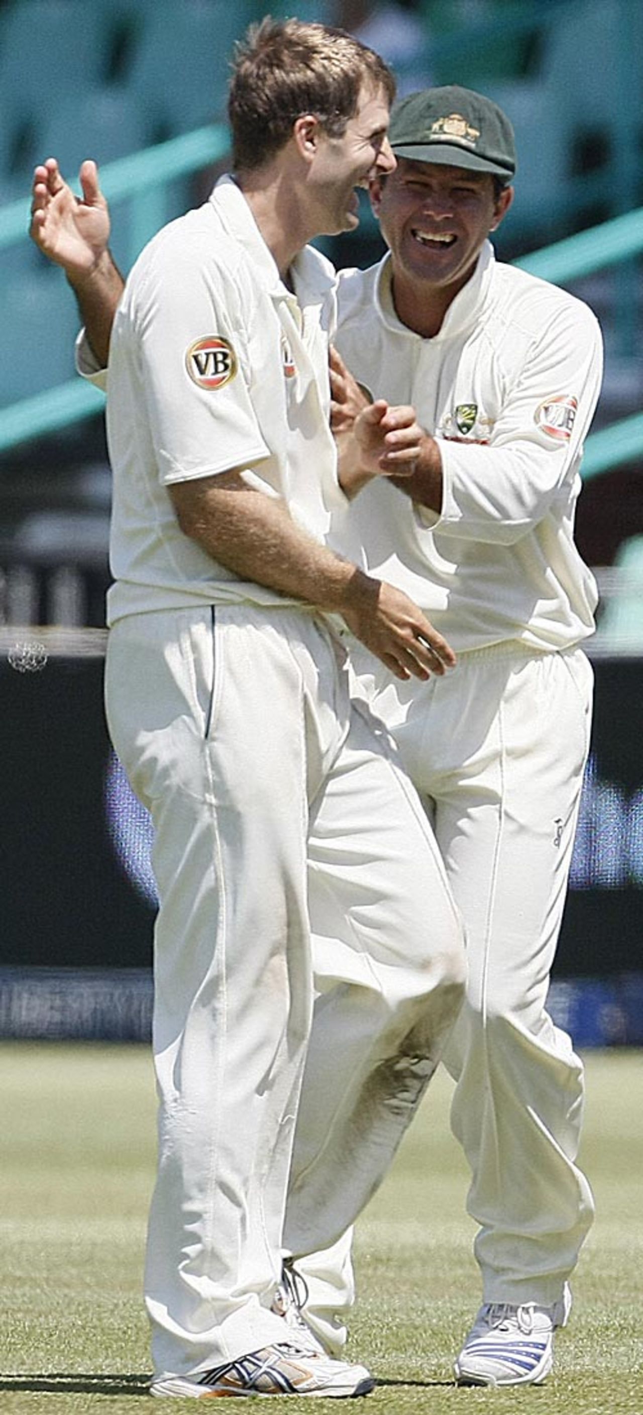 Simon Katich gets a pat from Ricky Ponting after removing Dale Steyn, South Africa v Australia, 2nd Test, Durban, 5th day, March 10, 2009