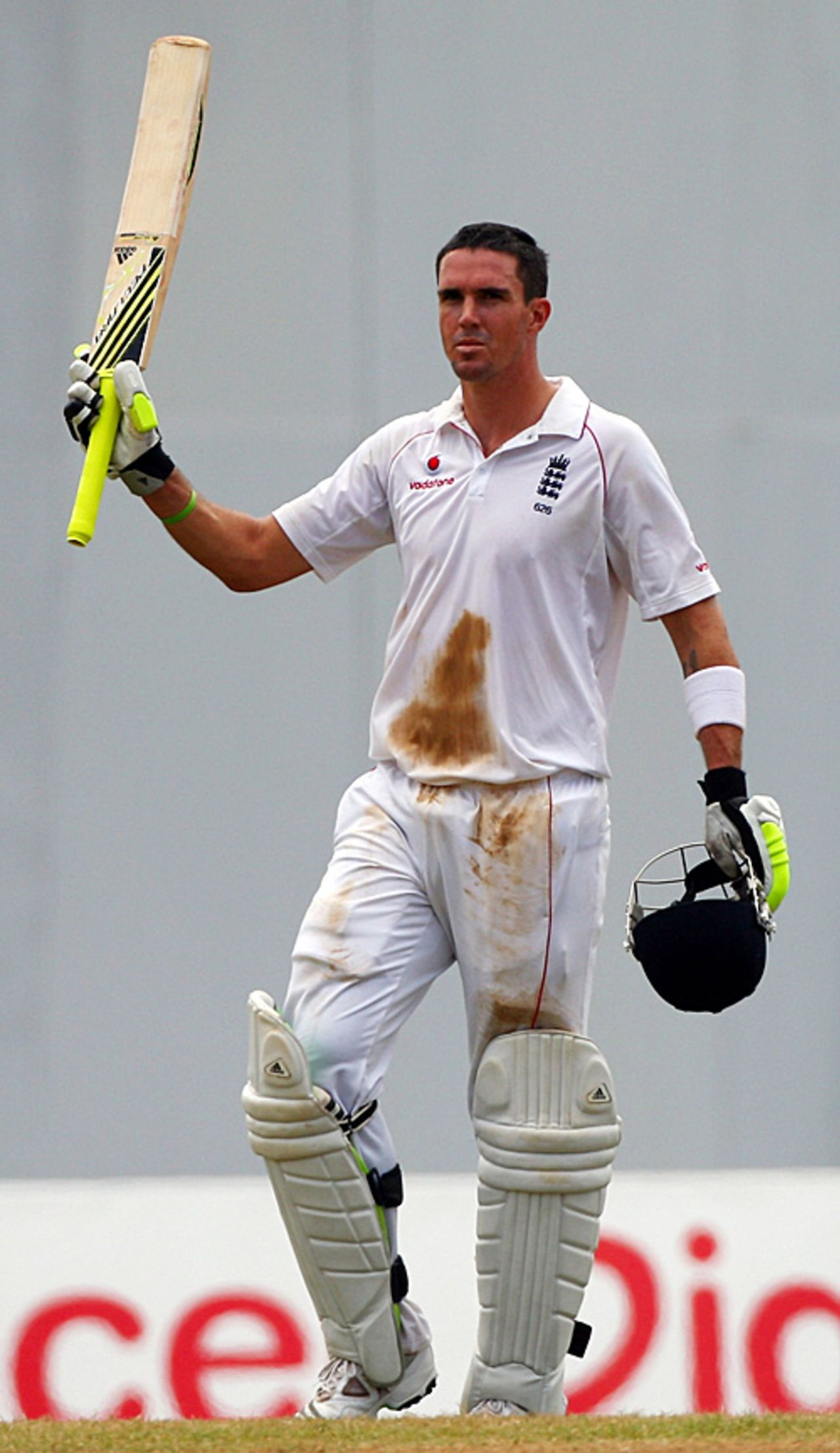 Kevin Pietersen acknowledges applause for his hundred, West Indies v England, 5th Test, Trinidad, March 10, 2009