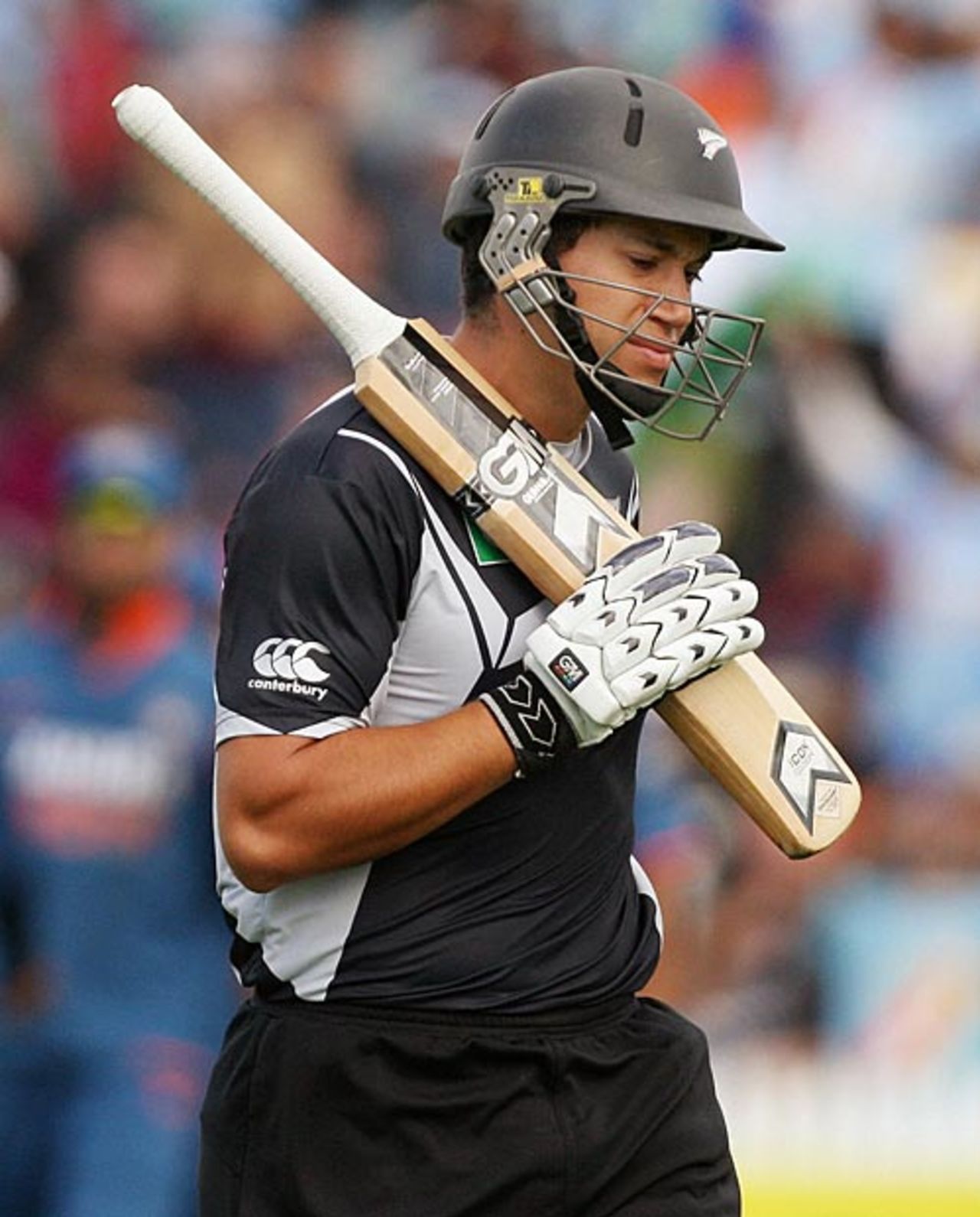 Ross Taylor was dismissed for 5, New Zealand v India, 4th ODI, Hamilton, March 11, 2009