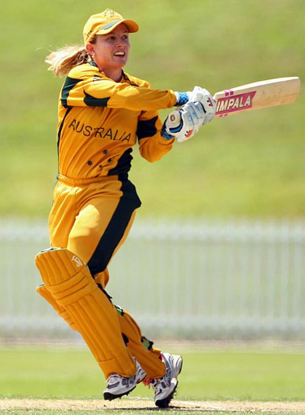 Jodie Fields pulls, Australia v West Indies, Group A, women's World Cup, Sydney, March 12, 2009