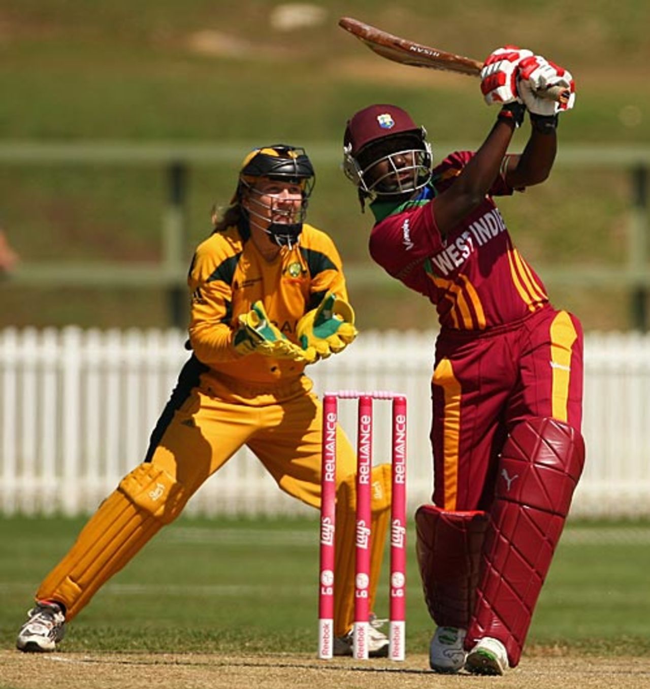 Stafanie Taylor lofts, Australia v West Indies, Group A, women's World Cup, Sydney, March 12, 2009