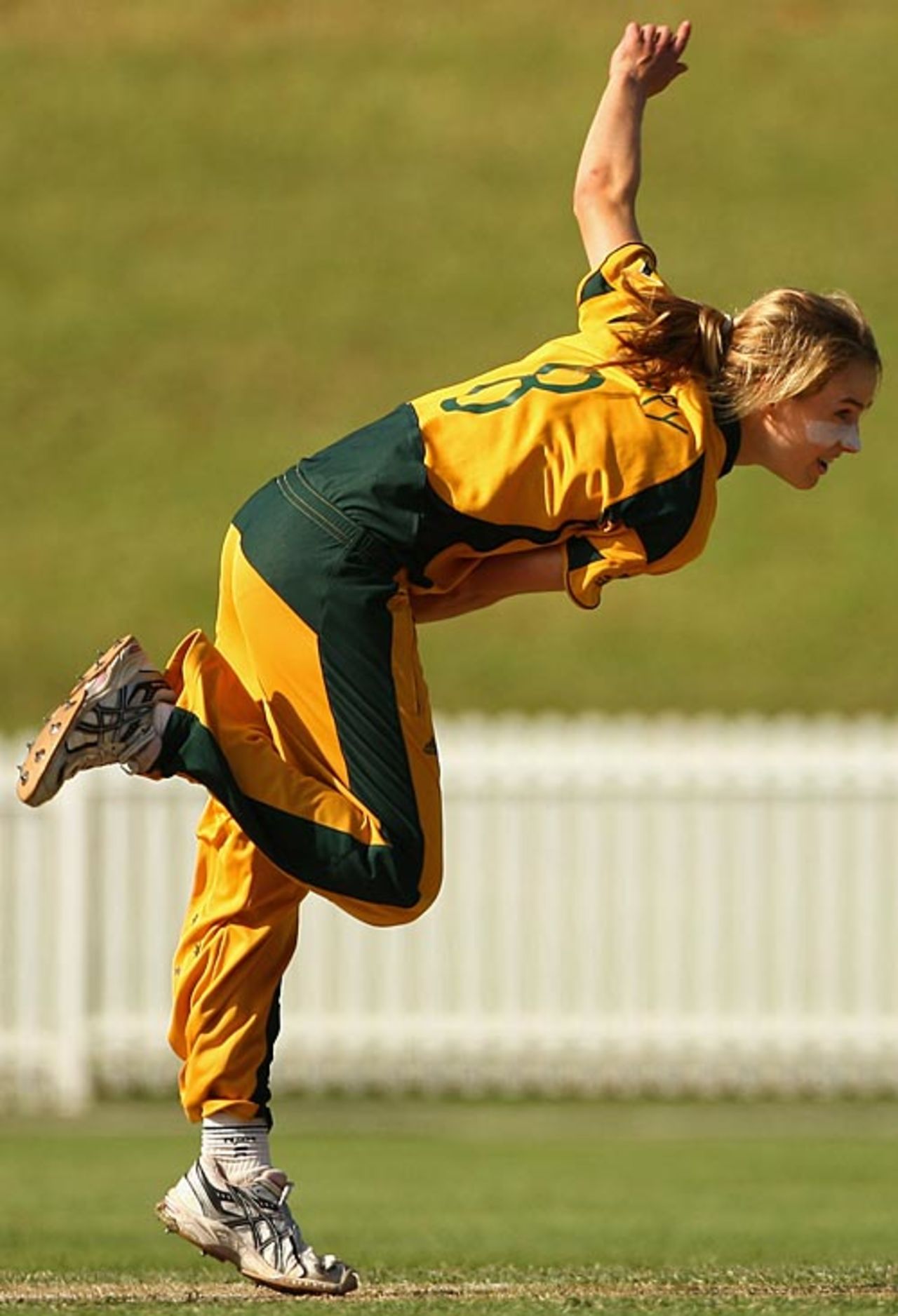 Ellyse Perry took 2 for 28, Australia v West Indies, Group A, women's World Cup, Sydney, March 12, 2009