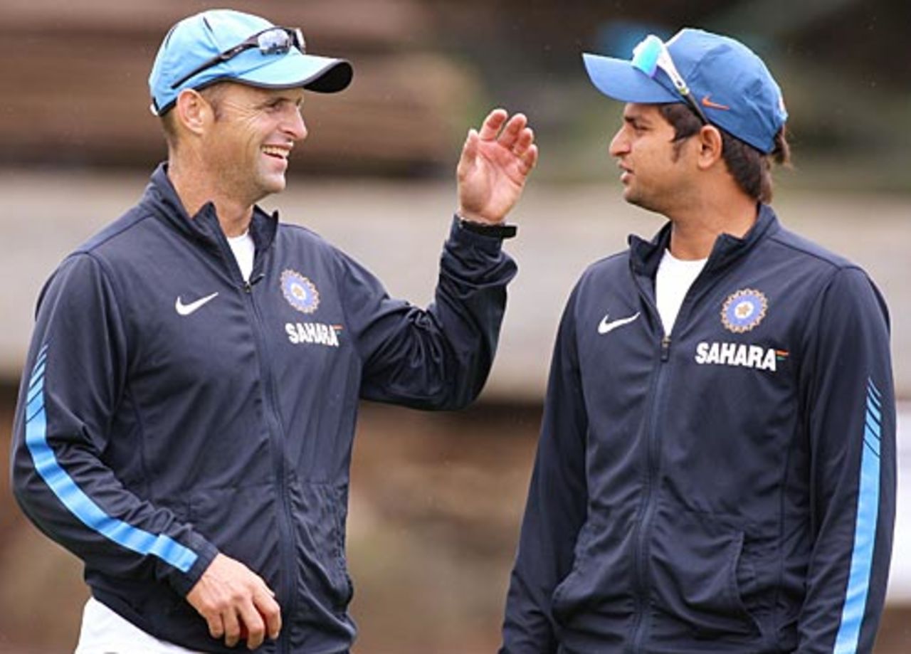 Gary Kirsten talks to Suresh Raina, Auckland, March 13, 2009