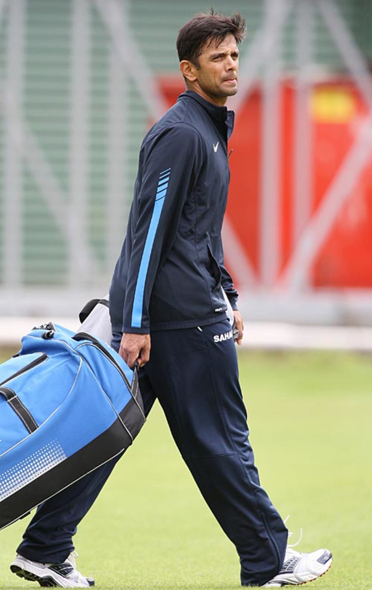 Rahul Dravid drags his kit bag, Auckland, March 13, 2009
